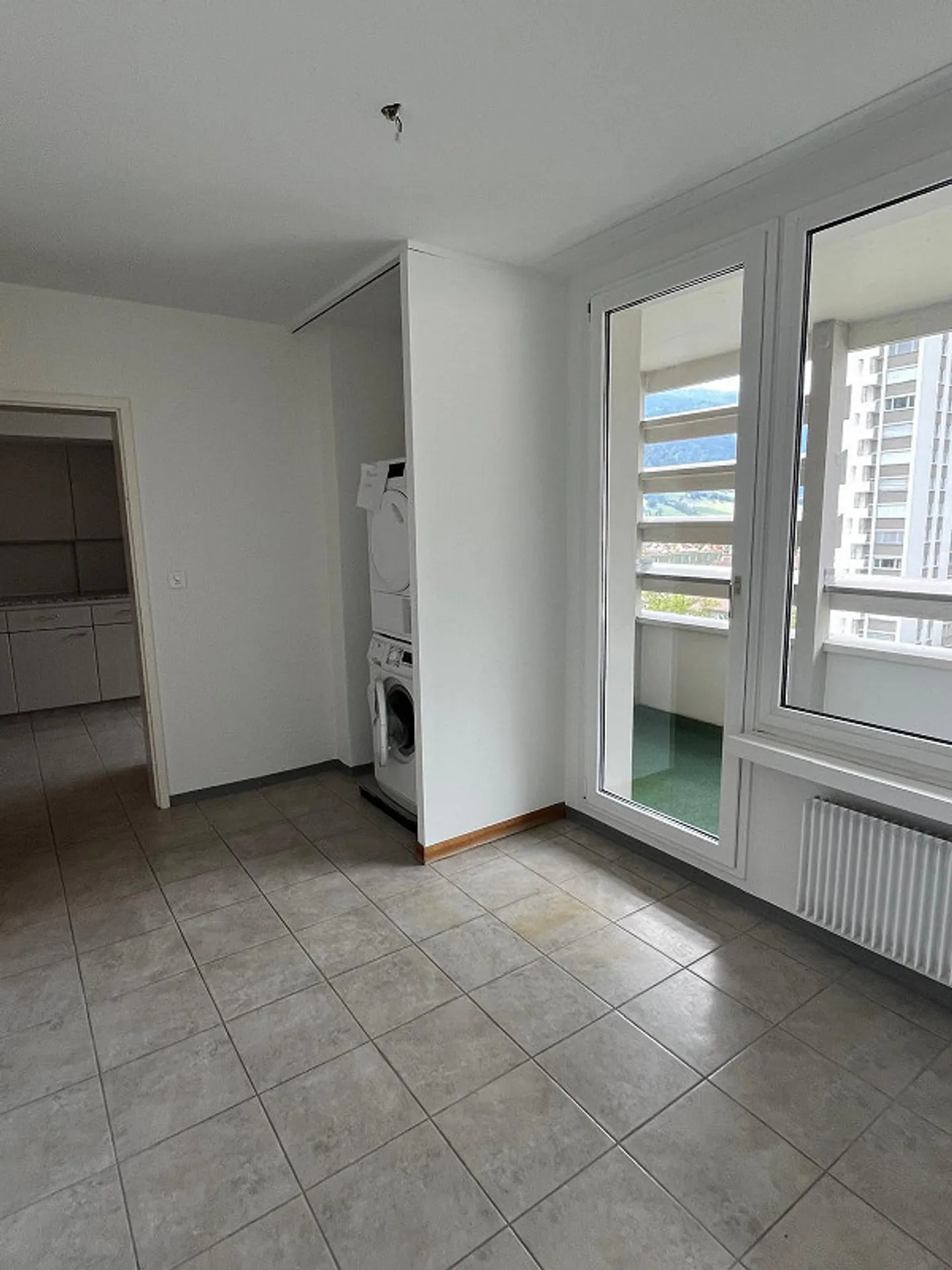 Geräumige Wohnung mit Panoramablick - Foto 4 von 14