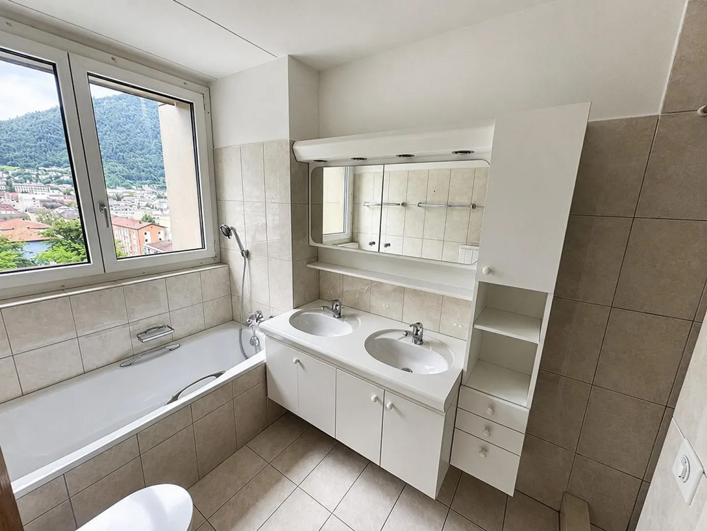 Geräumige Wohnung mit Panoramablick - Foto 7 von 14