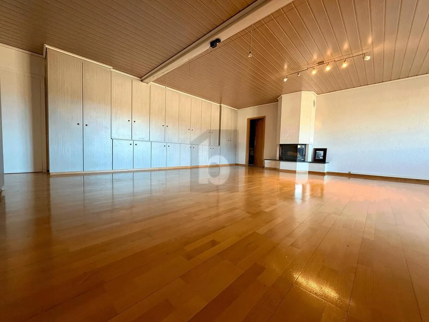 IDEALE PER UNA FAMIGLIA - SPAZIOSO CON BALCONE - Foto 2 di 6