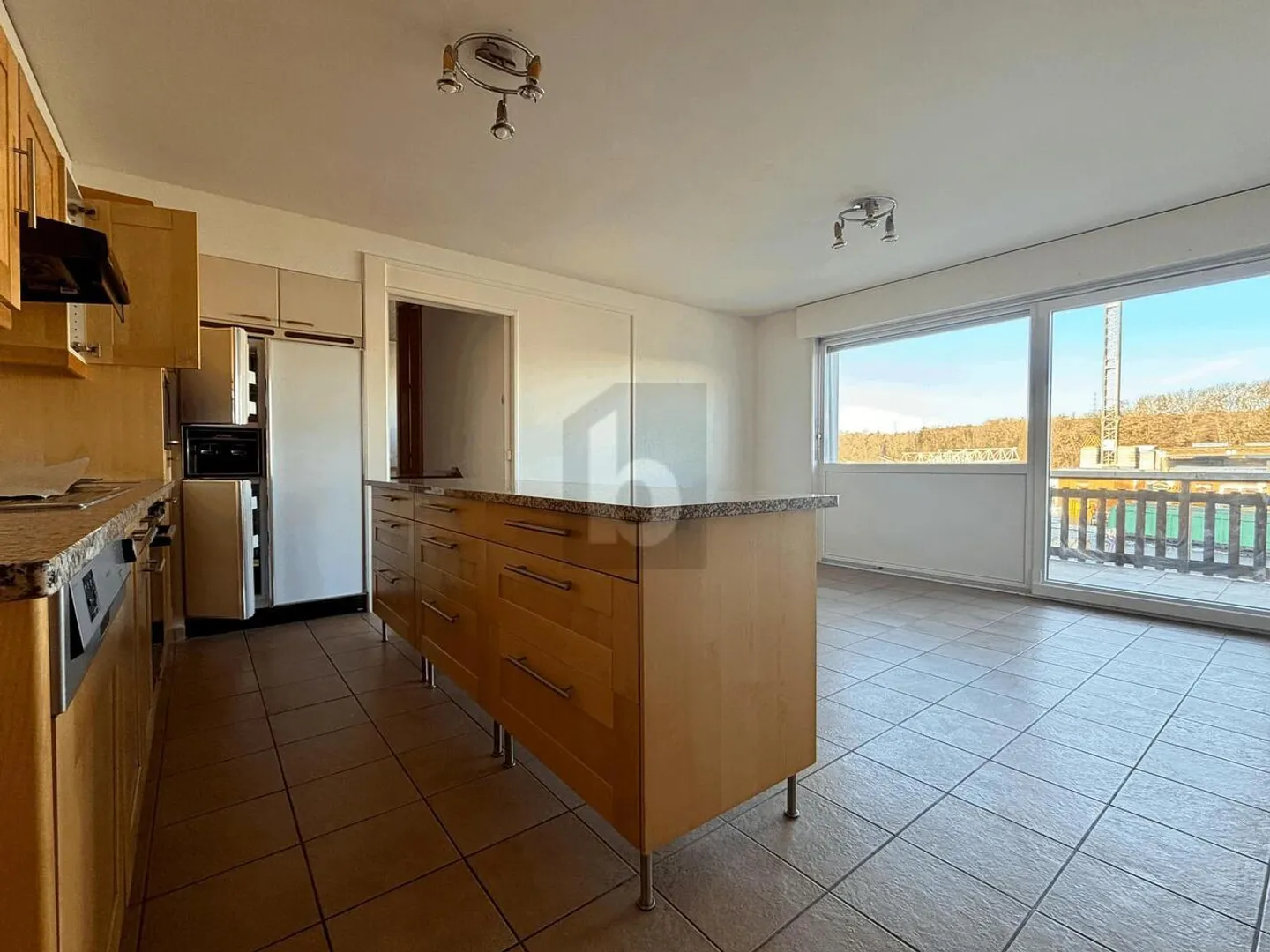 IDEALE PER UNA FAMIGLIA - SPAZIOSO CON BALCONE - Foto 3 di 6