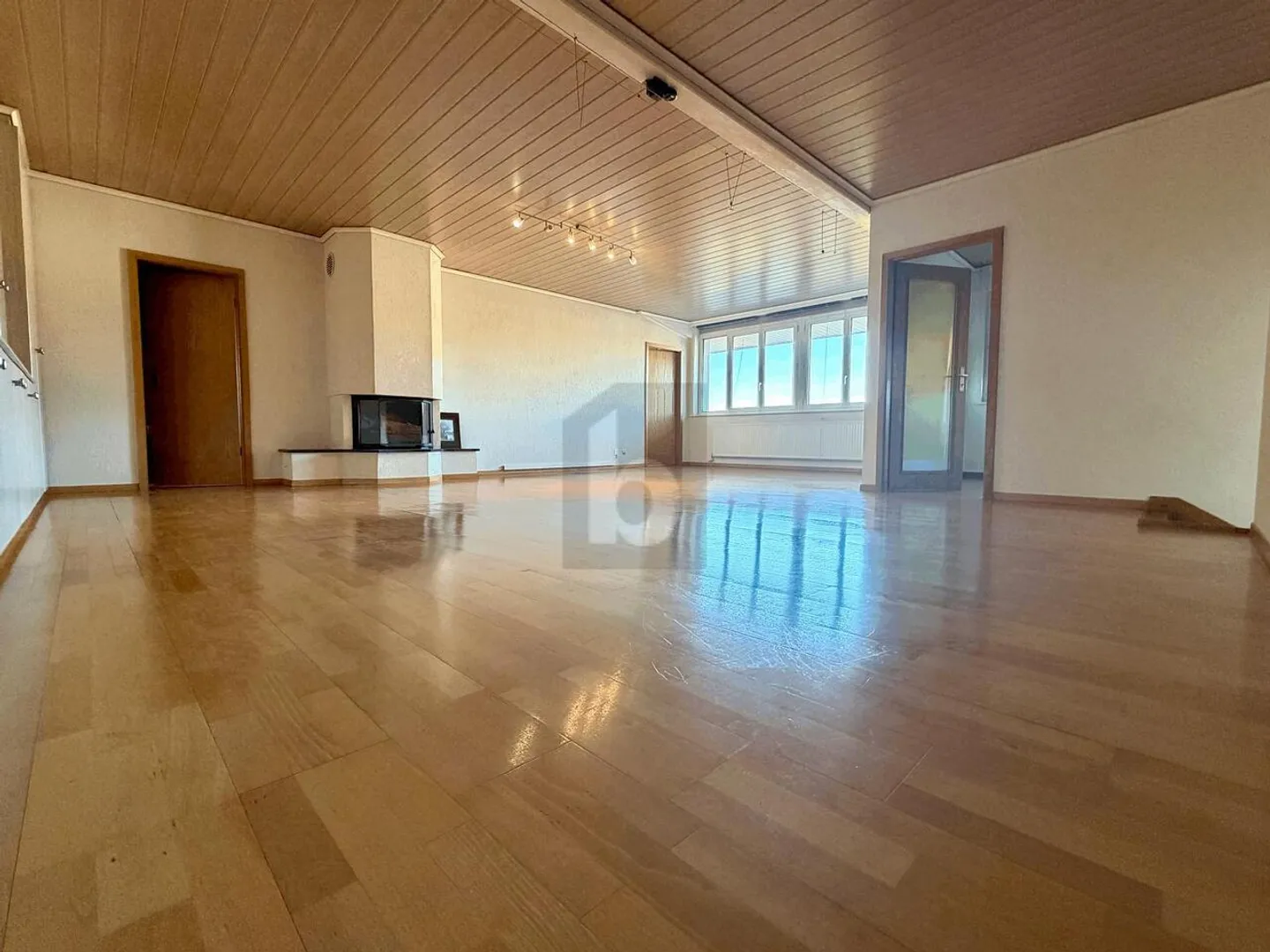 IDEALE PER UNA FAMIGLIA - SPAZIOSO CON BALCONE - Foto 1 di 6