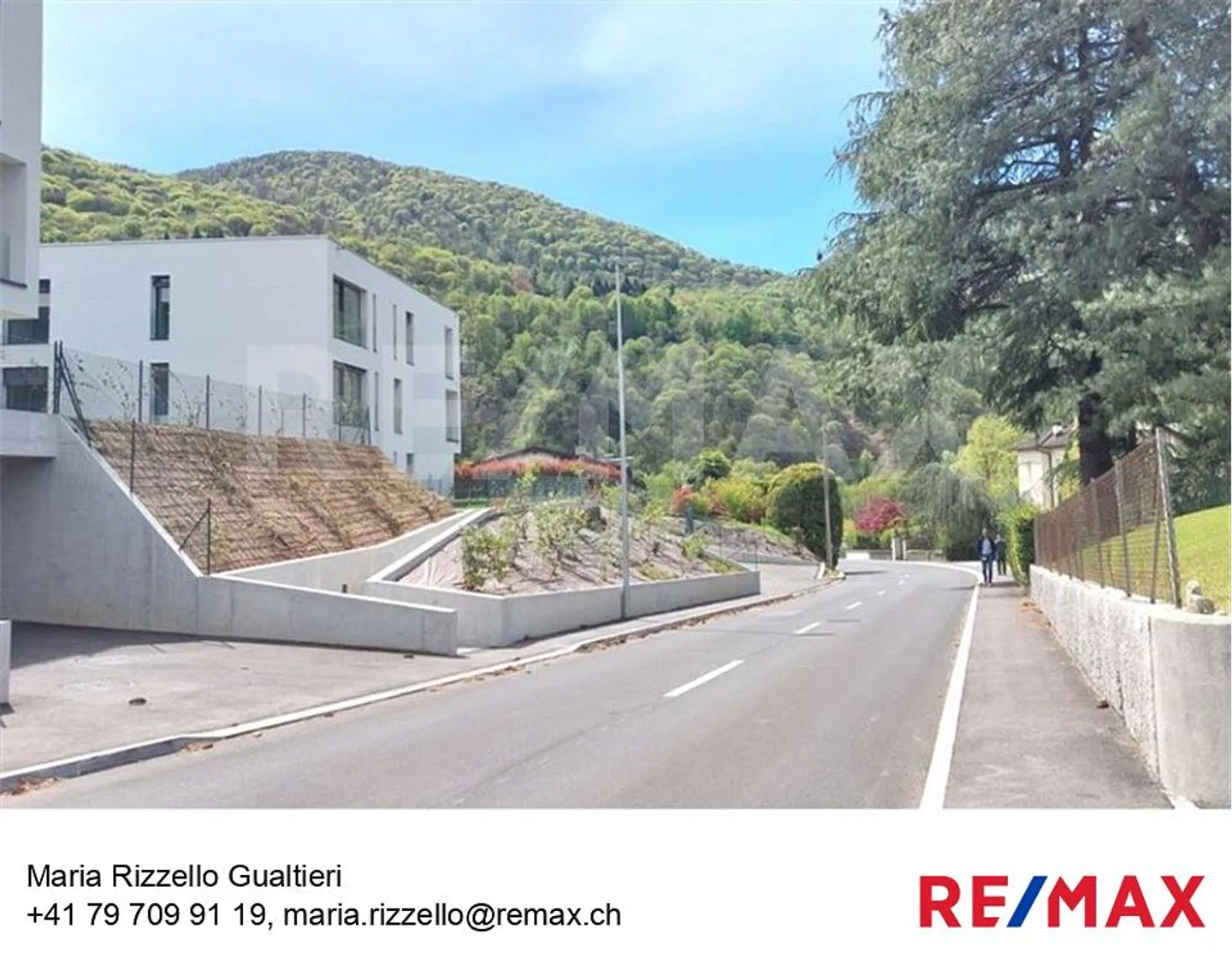 Moderne 2,5 pièces avec jardin et parking - Photo 1 sur 10
