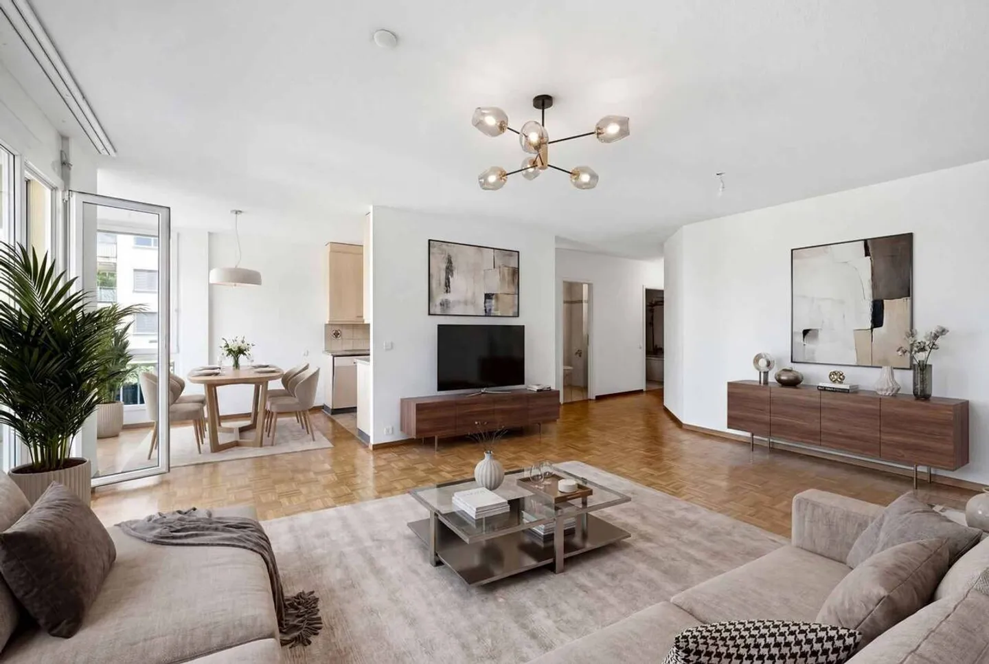 Beautiful apartment in the city center - Photo 3 of 9
