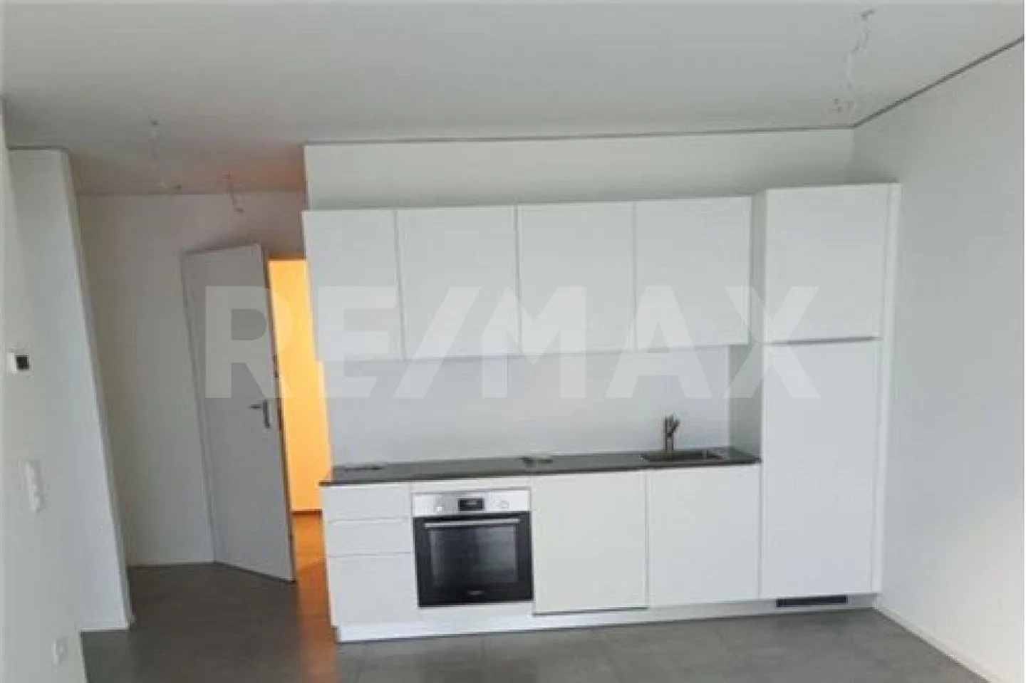 Moderne 2,5 pièces avec jardin et parking - Photo 2 sur 10