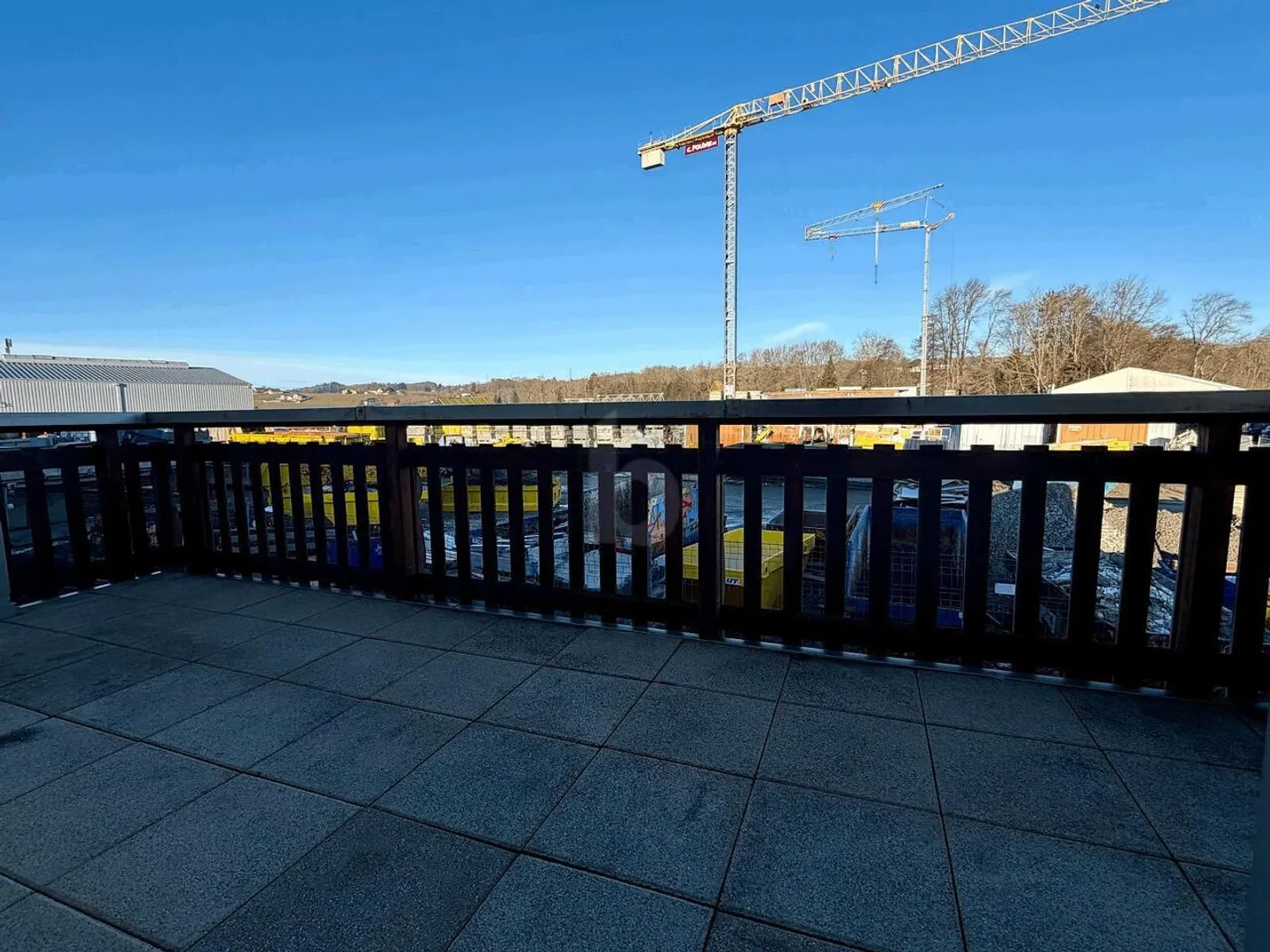 IDEALE PER UNA FAMIGLIA - SPAZIOSO CON BALCONE - Foto 4 di 6