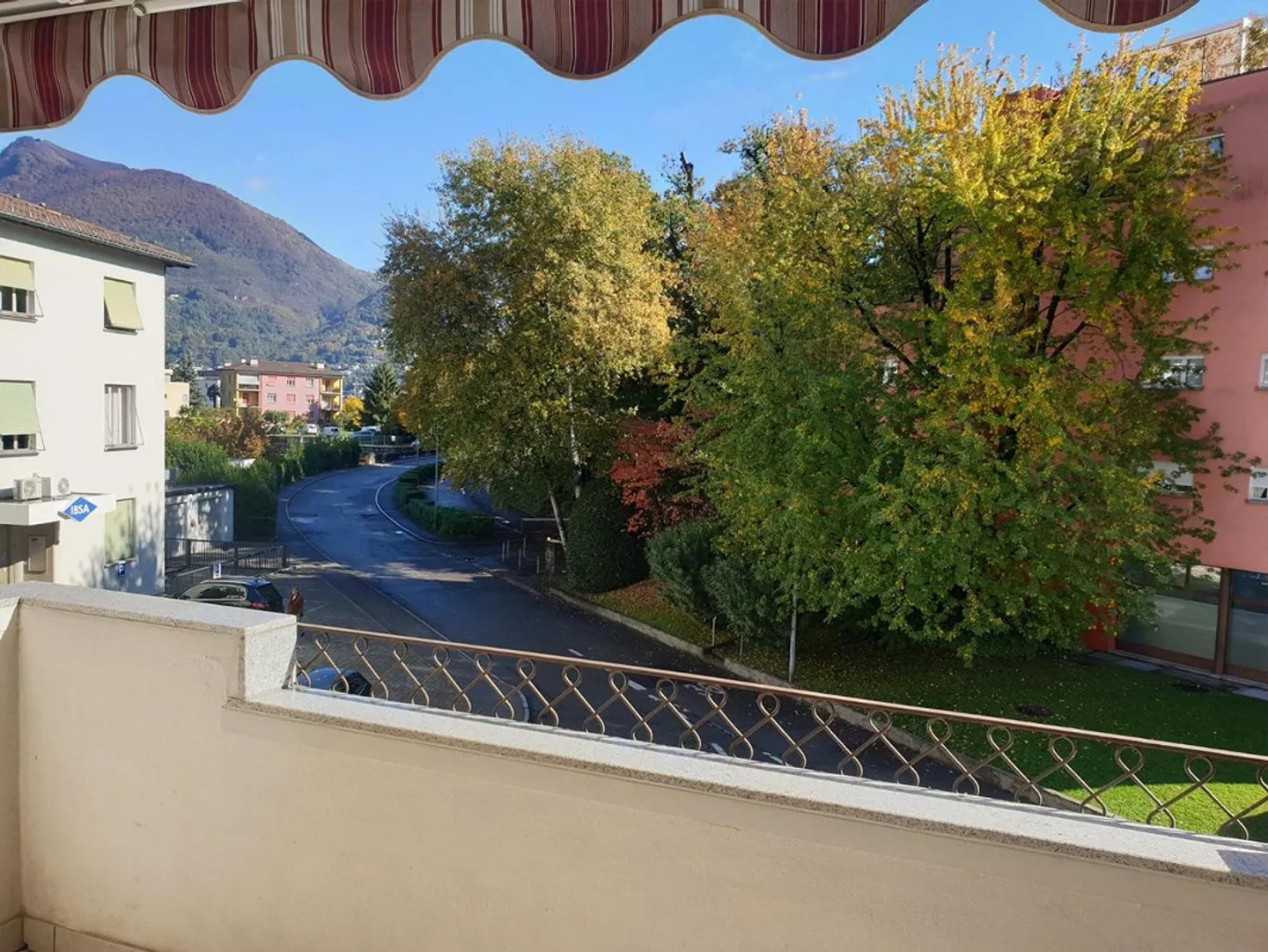 Appartamento luminoso con balcone a Massagno - Foto 12 di 13