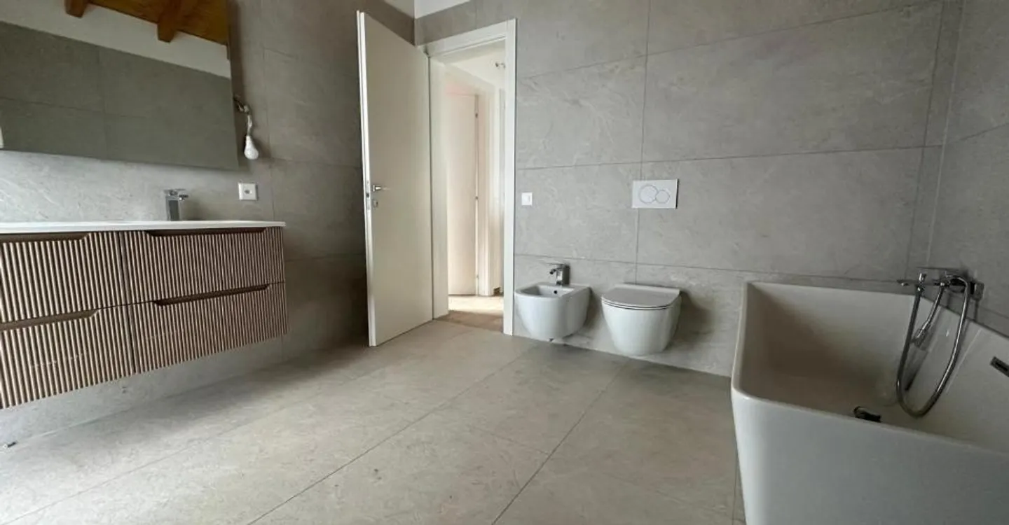 Detached house with 4.5 rooms and garden in Cresciano - Photo 8 of 11