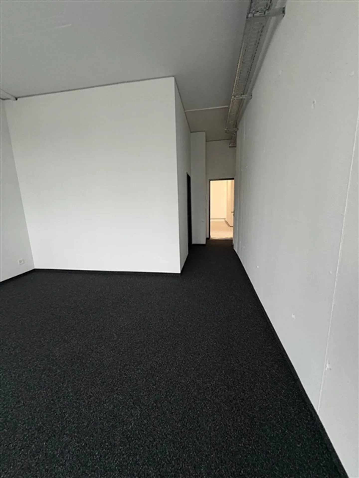 Expanded offices in a great location with many shopping opportunities - Photo 6 of 10