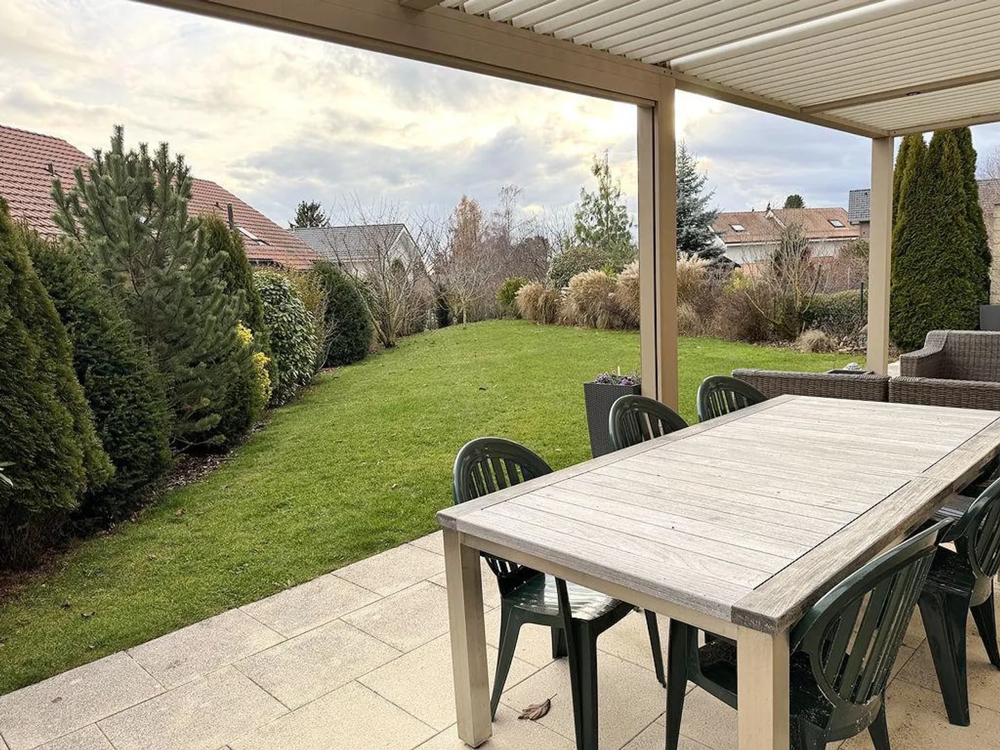 Charming semi-detached house with 5.5 rooms - Photo 2 of 13