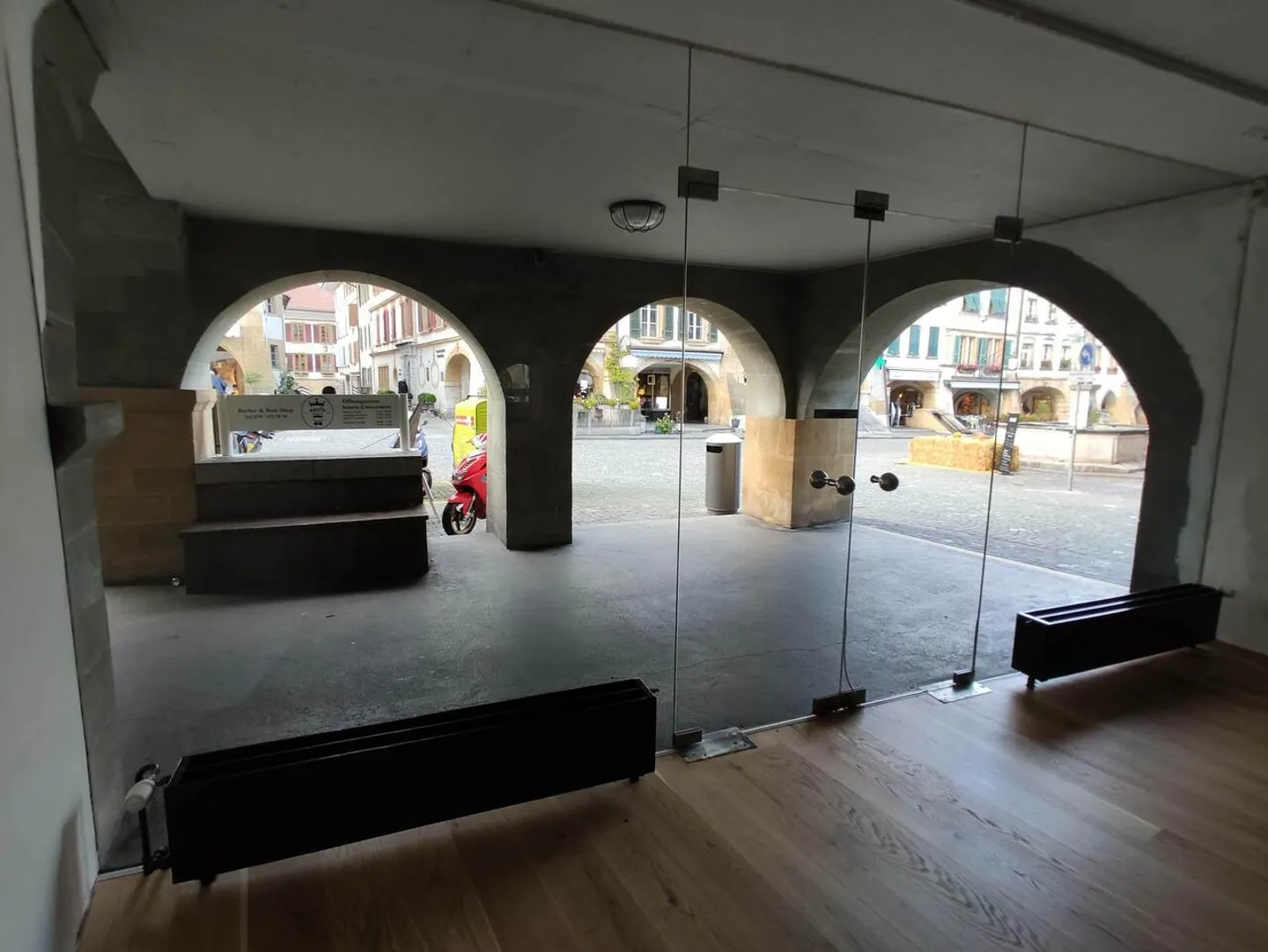 Geschäftsraum an bester Lage im Stedtli Murten - Foto 3 di 6