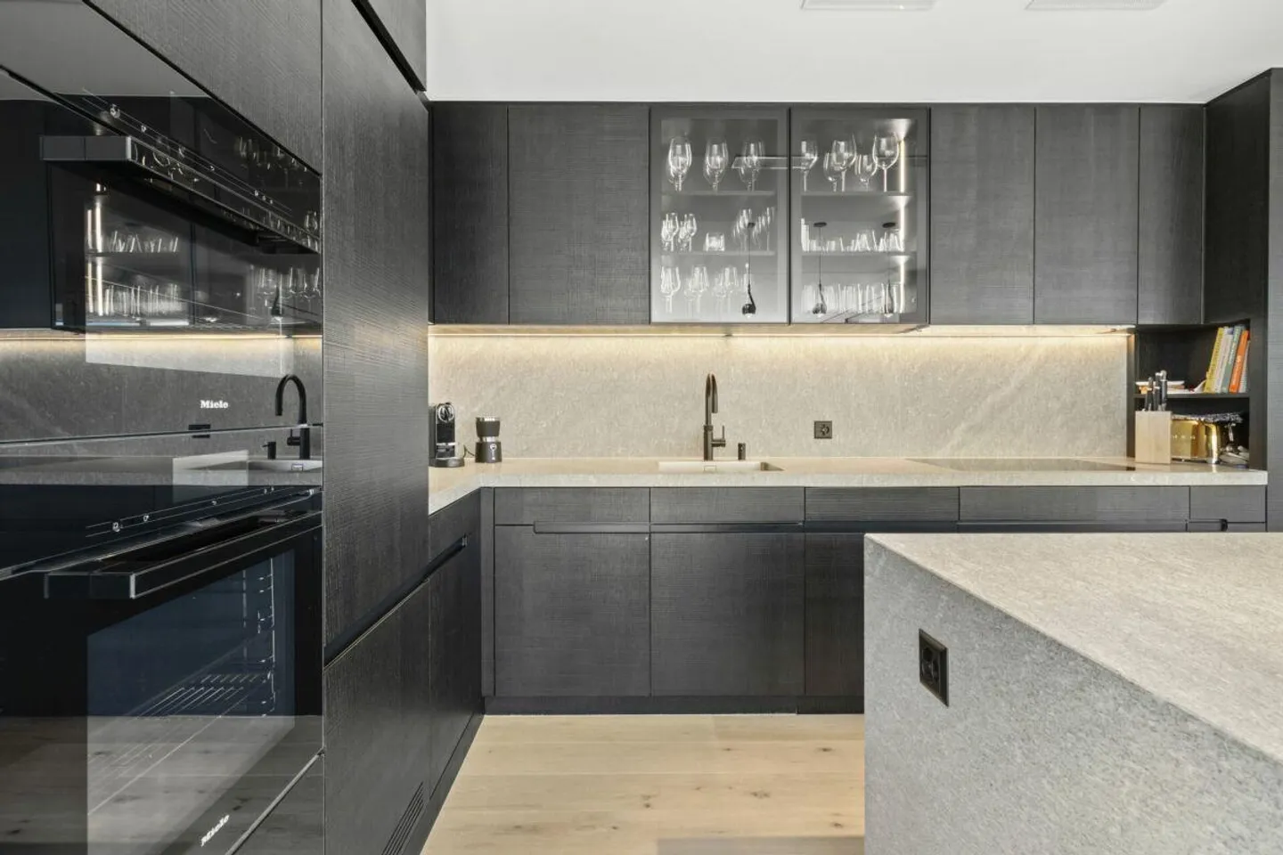 Elegance & Design - Photo 1 of 2