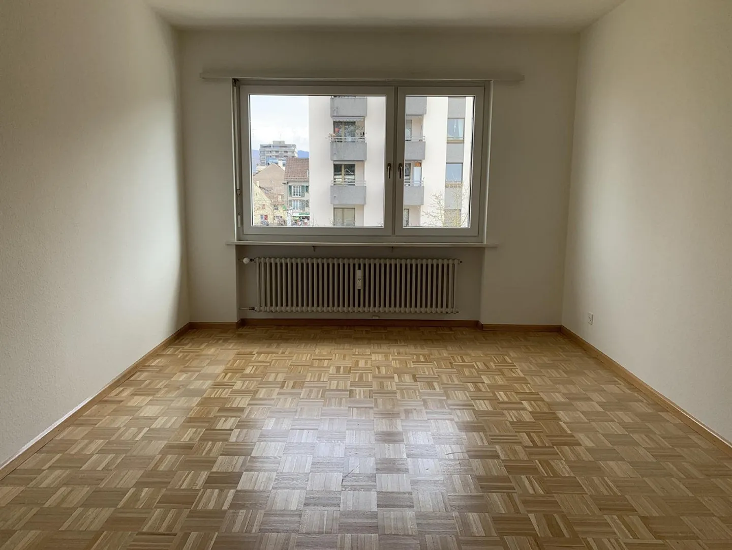Appartement spacieux et lumineux de 4 pièces (103m²) avec tour de lavage privé à Reinach - Photo 11 sur 17