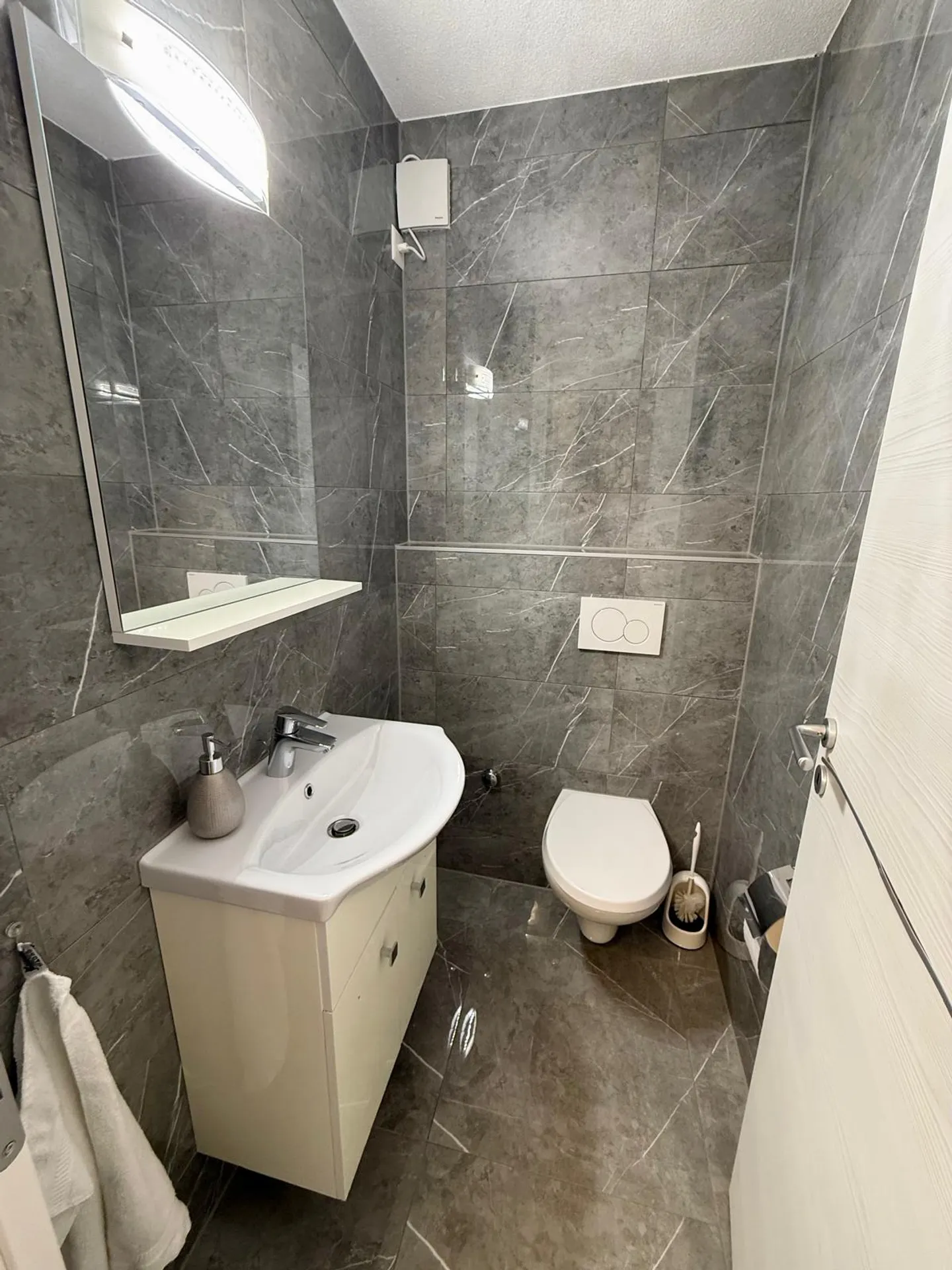 Appartamento lussuoso di 3.5 locali in una posizione tranquilla a Ipsach - Foto 5 di 11