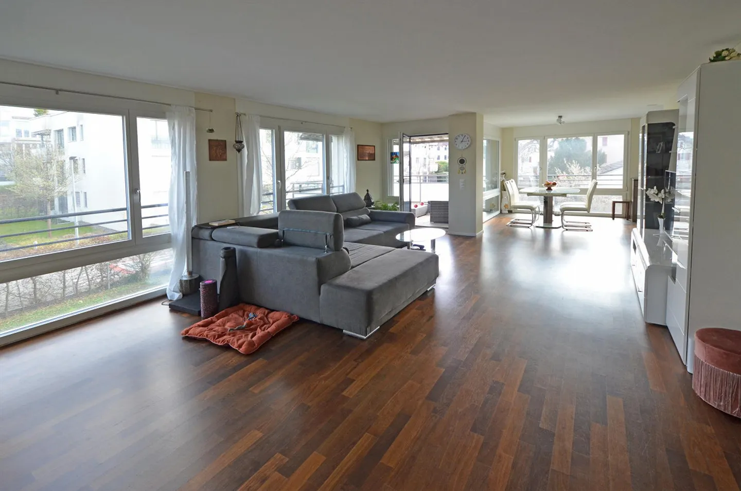 Appartamento 4.5 stanze con la disposizione perfetta Vivere / Dormire - Foto 2 di 11