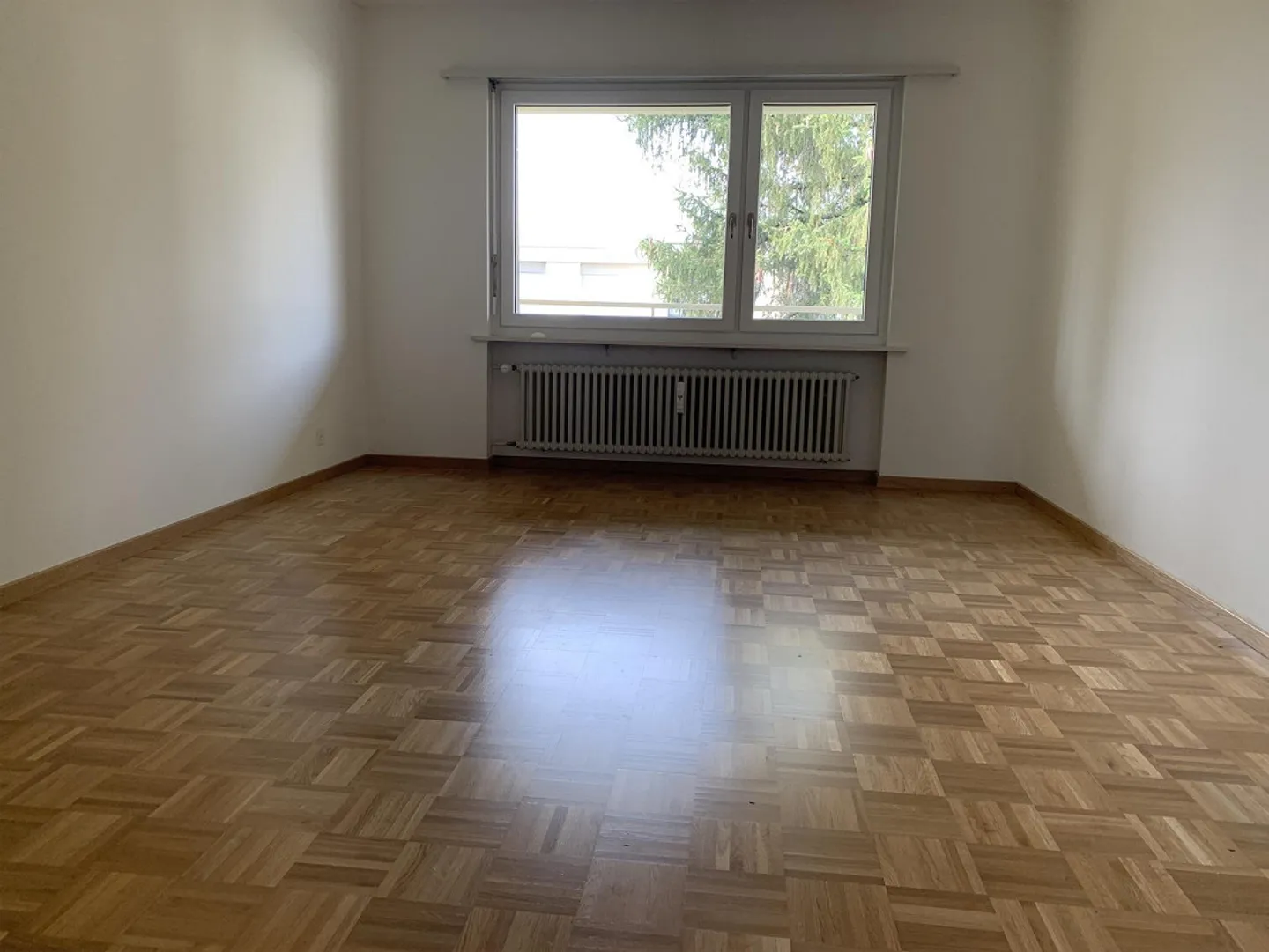 Appartement spacieux et lumineux de 4 pièces (103m²) avec tour de lavage privé à Reinach - Photo 8 sur 17