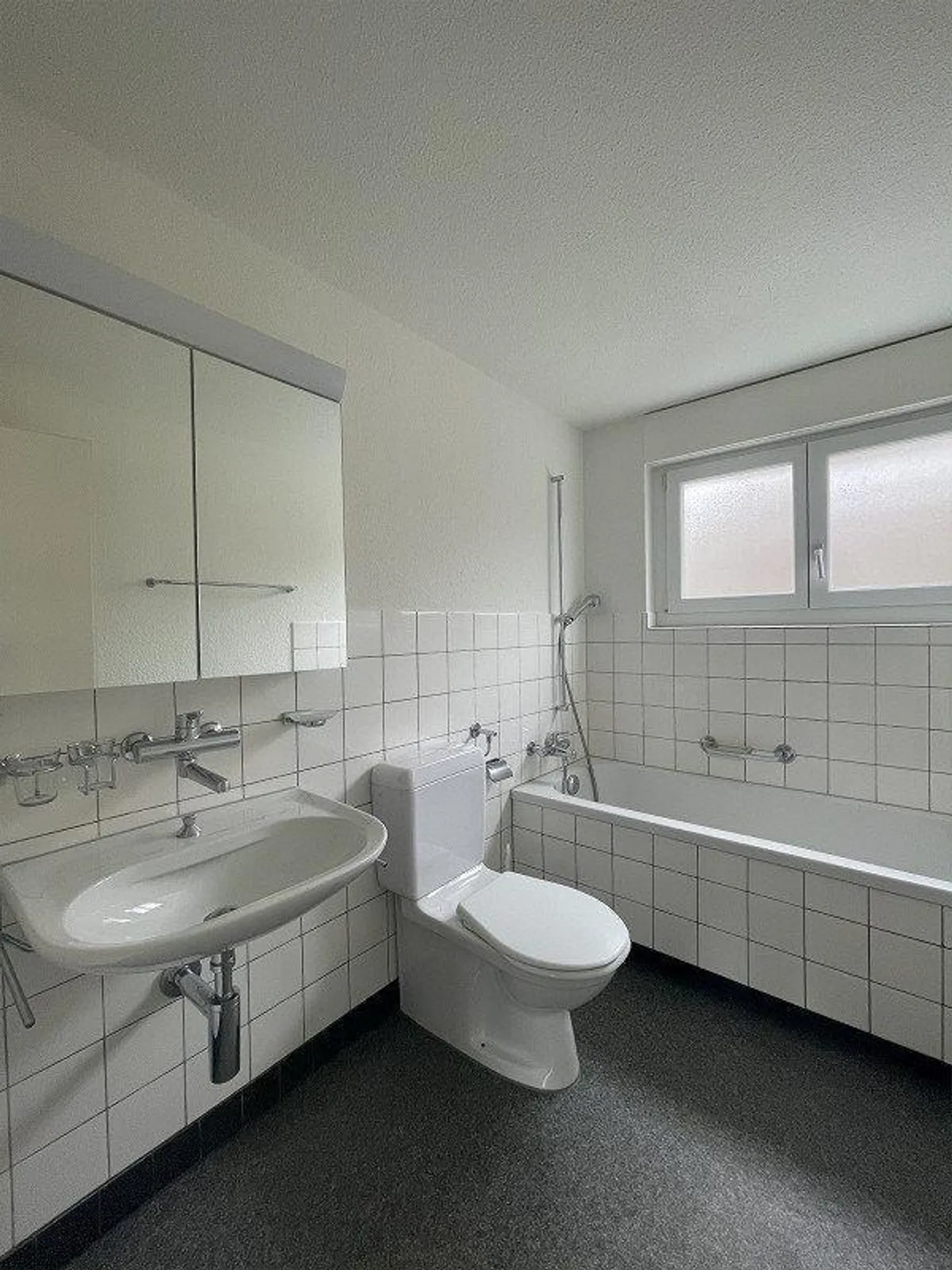 Charmante appartement 4 pièces avec vue sur le lac à Oberägeri - Photo 12 sur 15