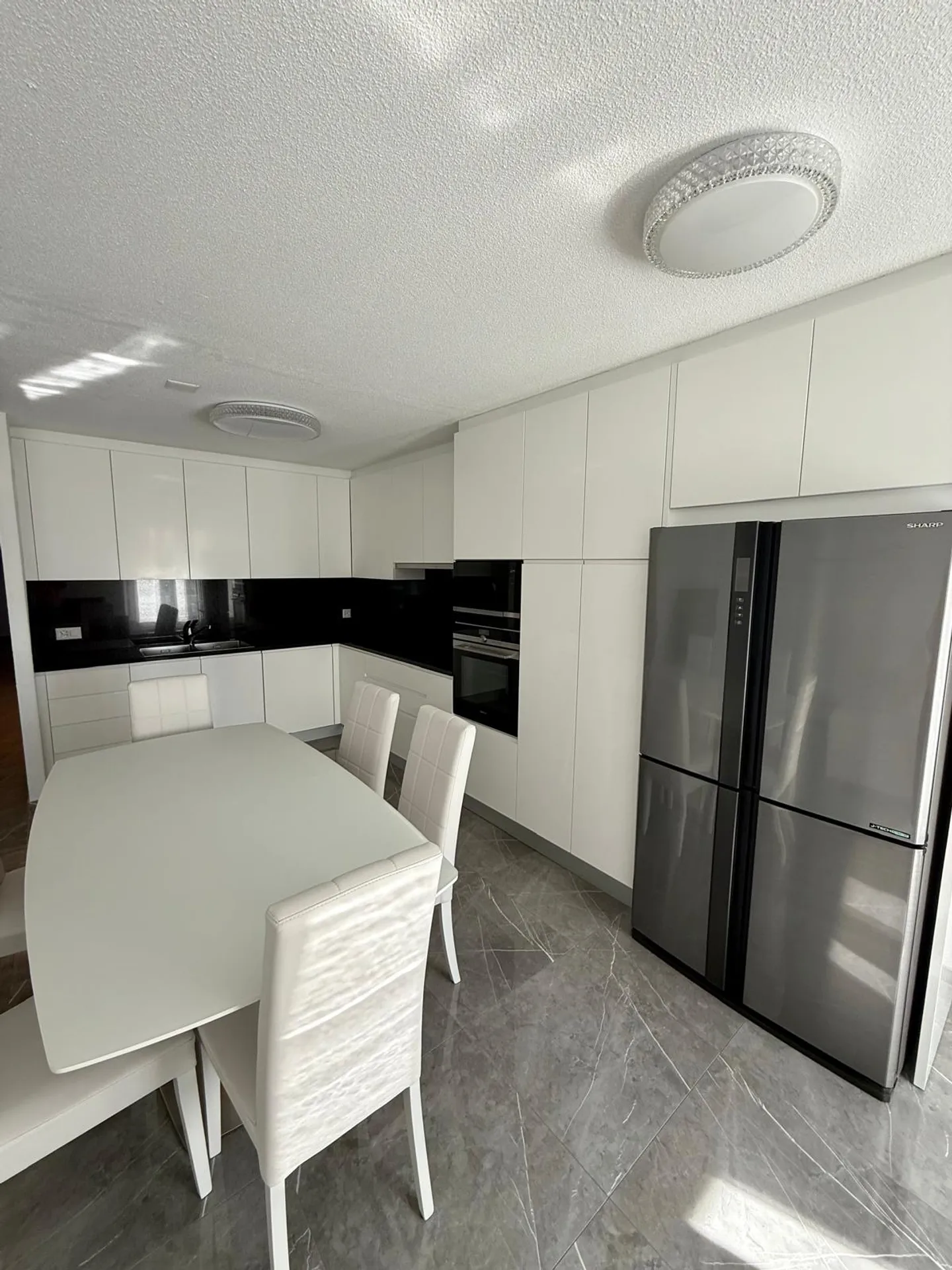 Appartamento lussuoso di 3.5 locali in una posizione tranquilla a Ipsach - Foto 3 di 11