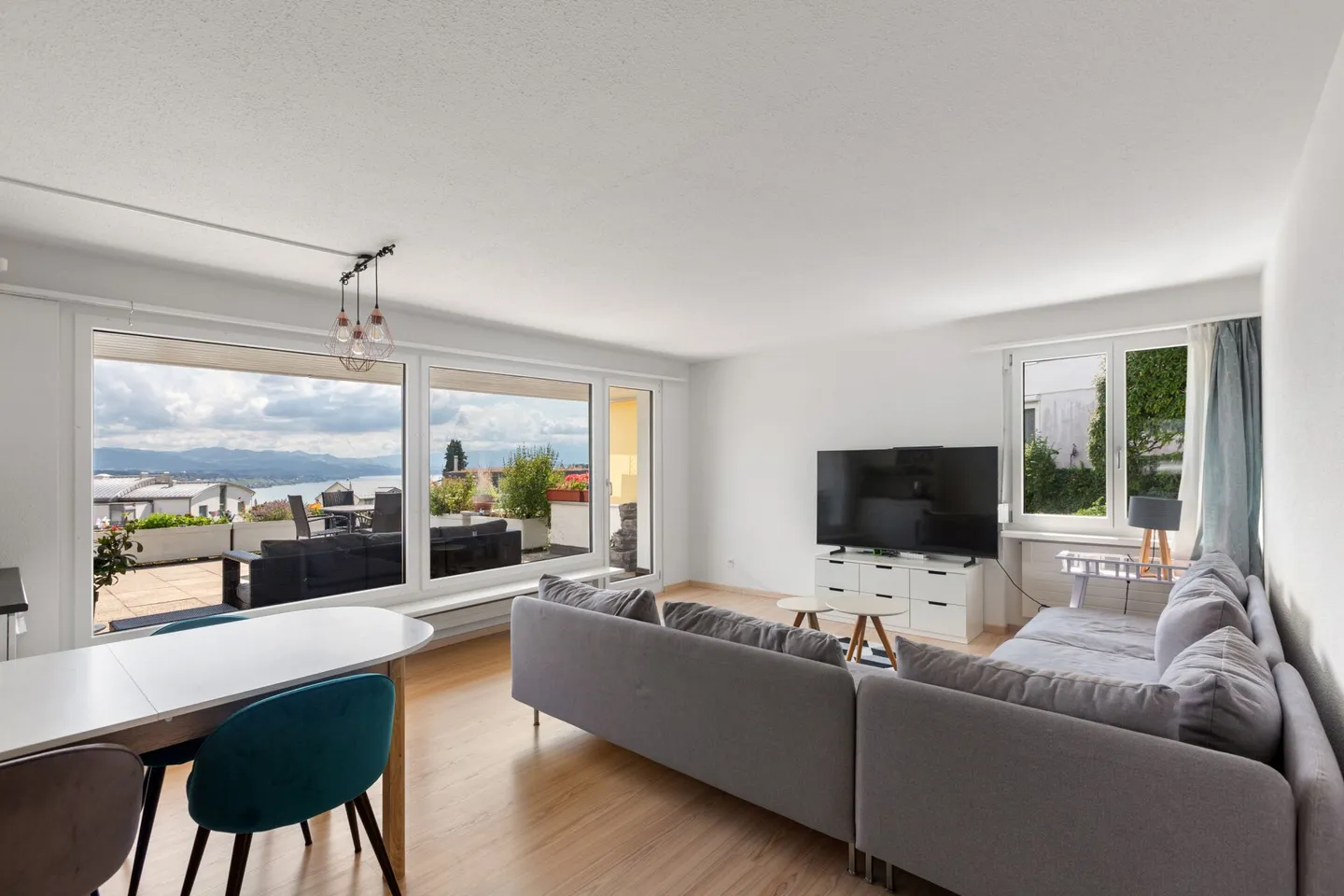 Vivere con una magnifica vista sul lago e sulle montagne - affascinante casa a terrazza in una posizione collinare soleggiata - Foto 6 di 12