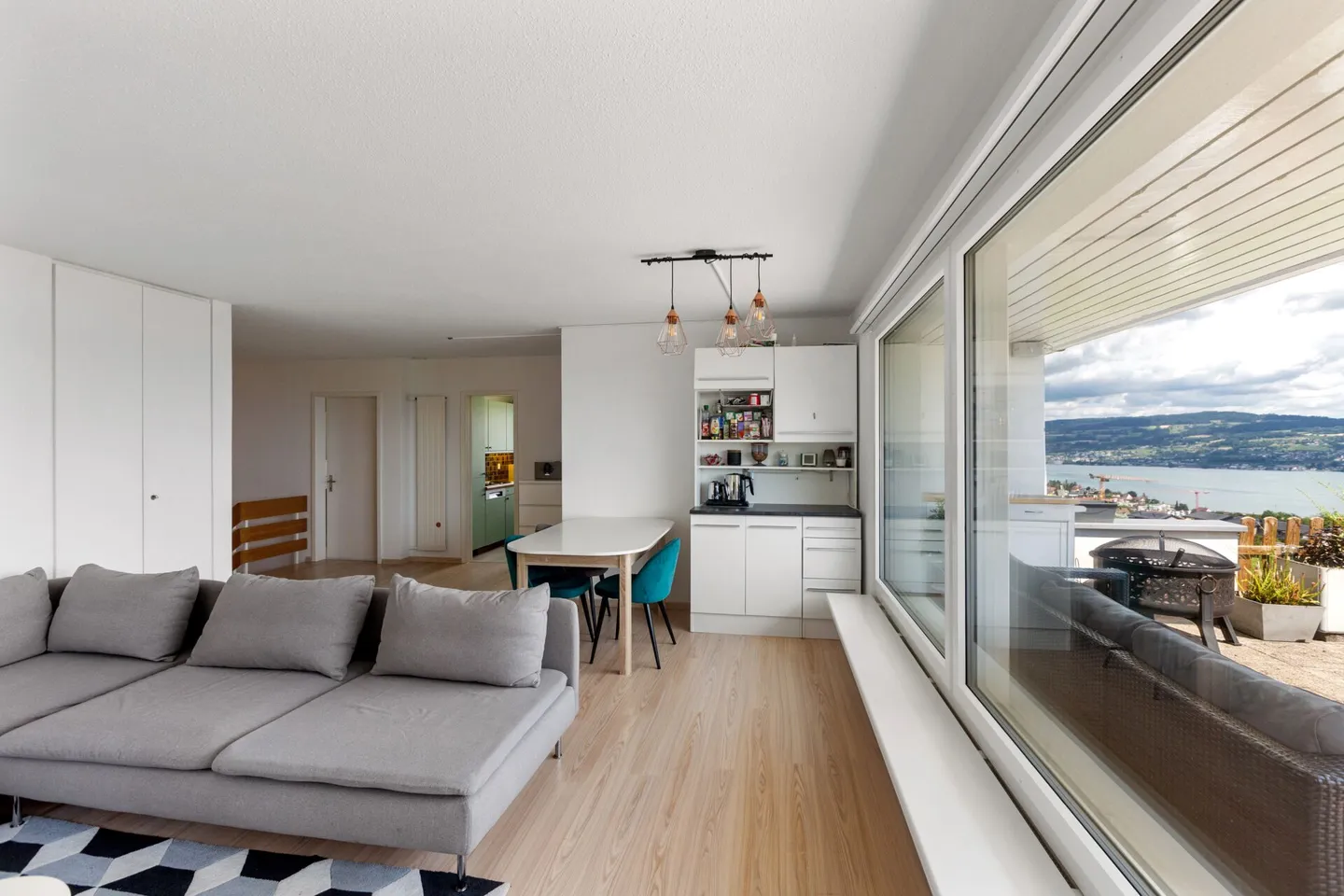 Vivere con una magnifica vista sul lago e sulle montagne - affascinante casa a terrazza in una posizione collinare soleggiata - Foto 7 di 12