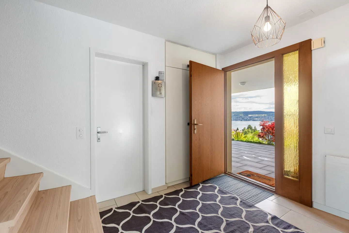 Vivere con una magnifica vista sul lago e sulle montagne - affascinante casa a terrazza in una posizione collinare soleggiata - Foto 11 di 12