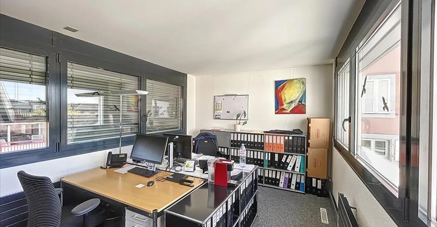 Shop for rent - Photo 1 of 5