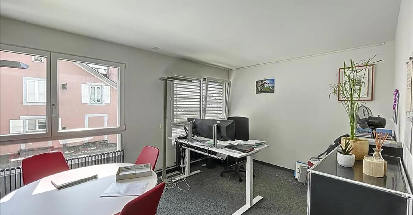 Shop for rent - Photo 3 of 5