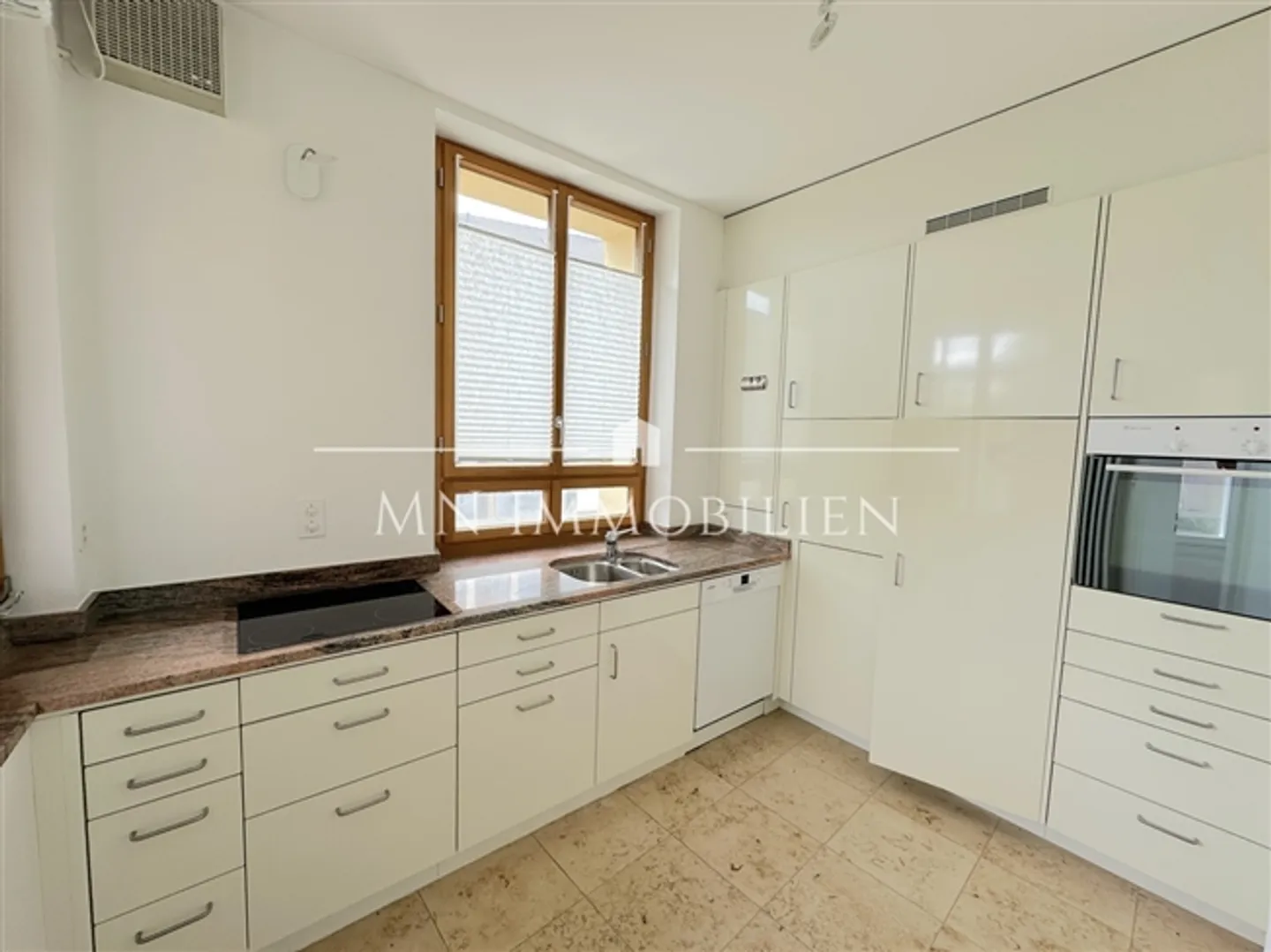 2-Room Ground Floor Apartment – Charming in the Heart of Basel's Old Town - Photo 3 of 6