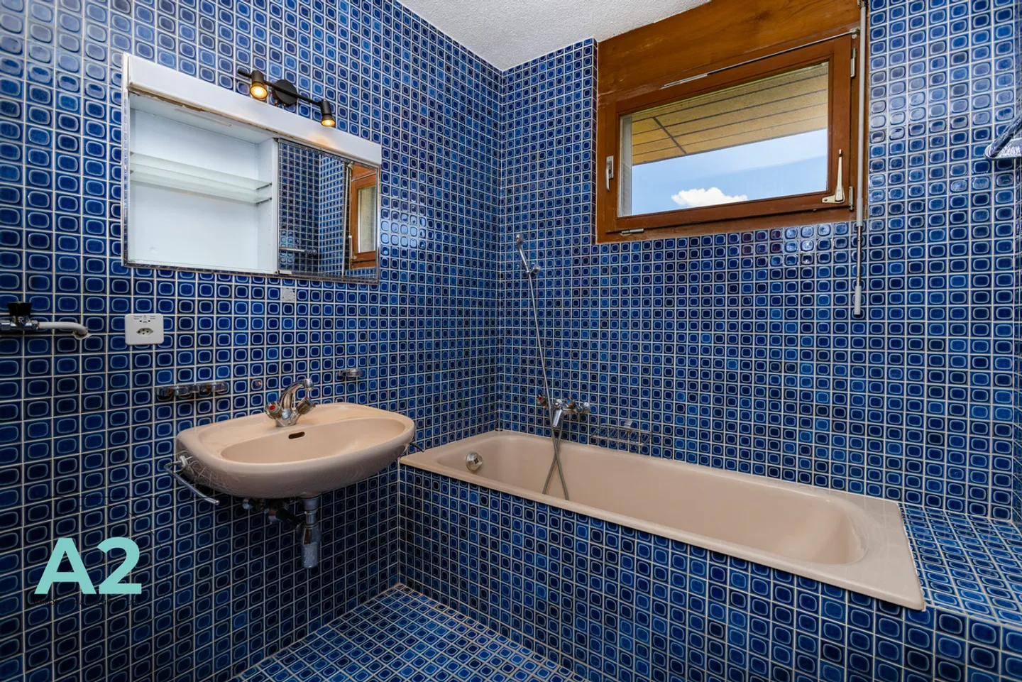 Unique property with stunning views and excellent sunlight - Photo 14 of 15