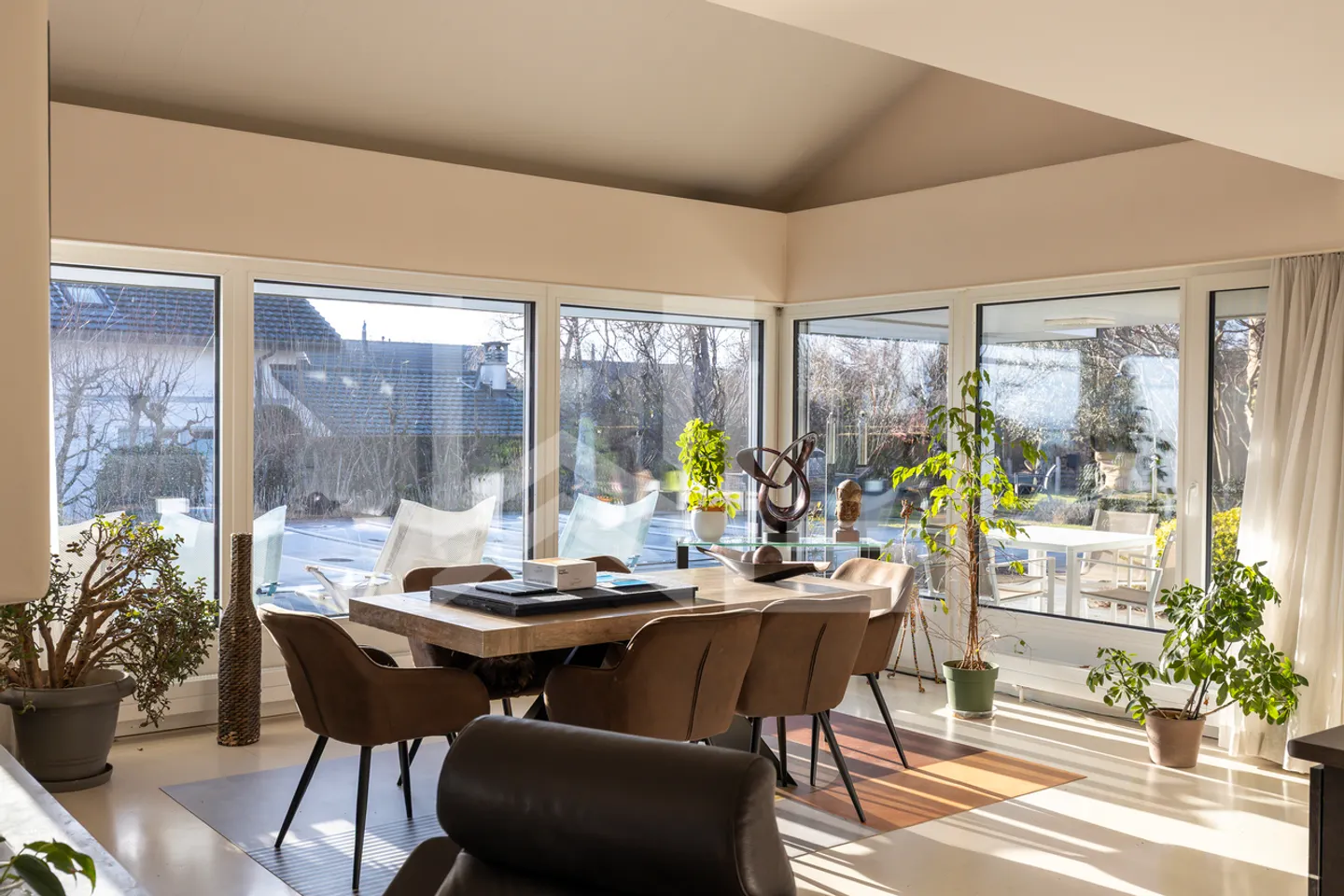 Superbe Villa Familiale avec Vue sur le Lac - Photo 8 sur 8