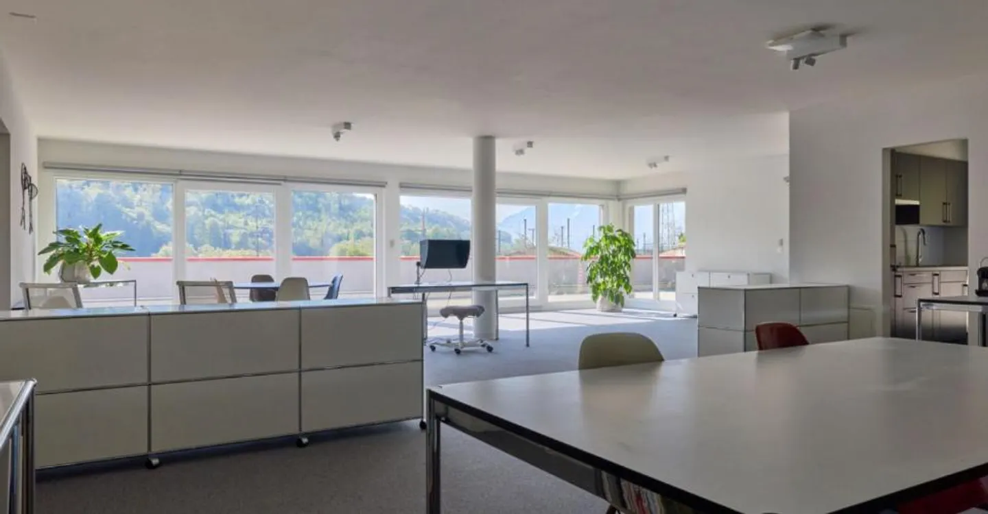 Bureau spacieux avec grande terrasse - Photo 1 sur 7
