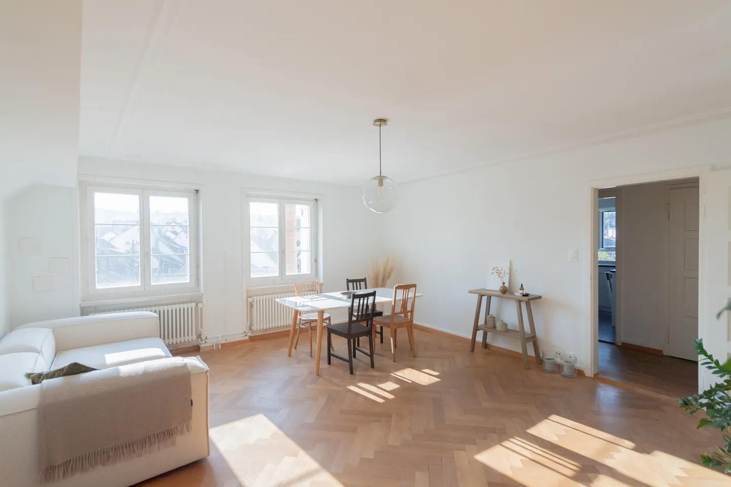 2½ ZI-WOHNUNG IN SCHAFFHAUSEN, MÖBLIERT, TEMPORÄR - Foto 1 von 9
