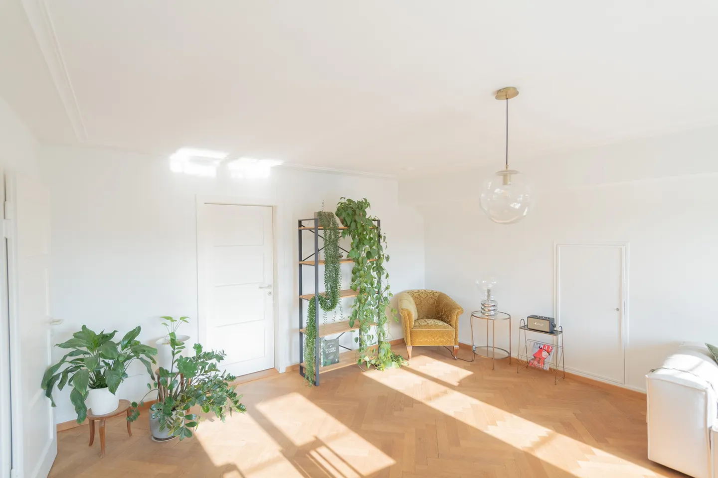 2½ ZI-WOHNUNG IN SCHAFFHAUSEN, MÖBLIERT, TEMPORÄR - Foto 2 von 9