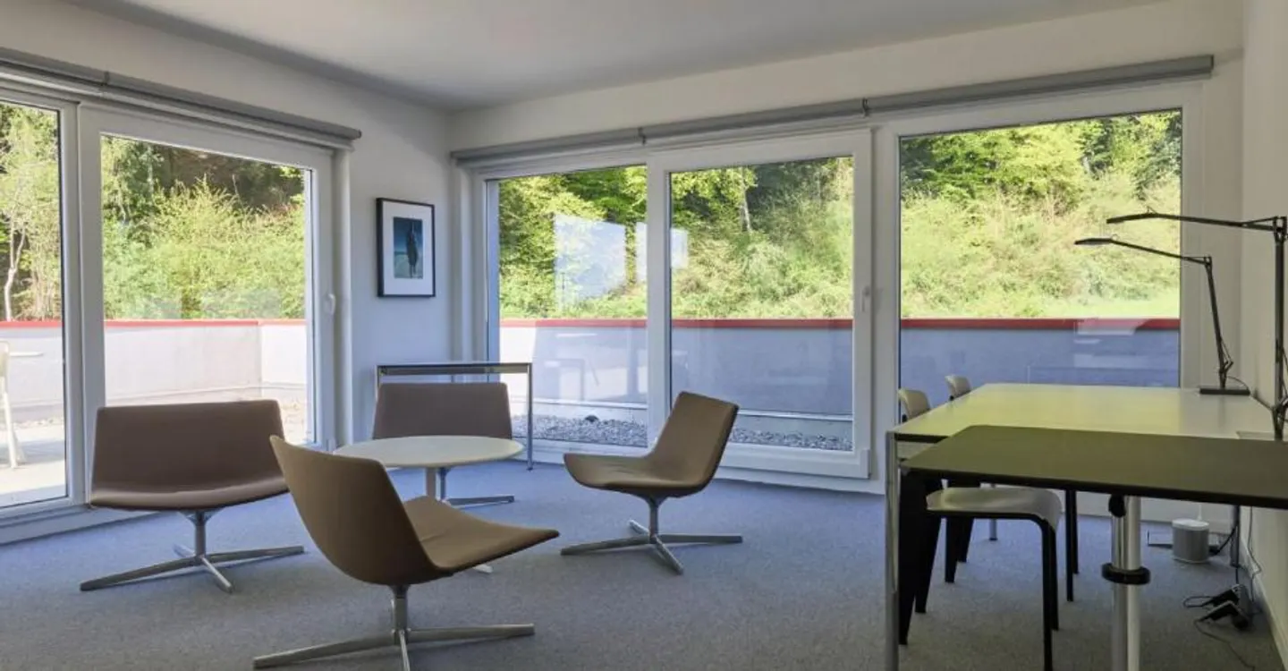 Bureau spacieux avec grande terrasse - Photo 2 sur 7