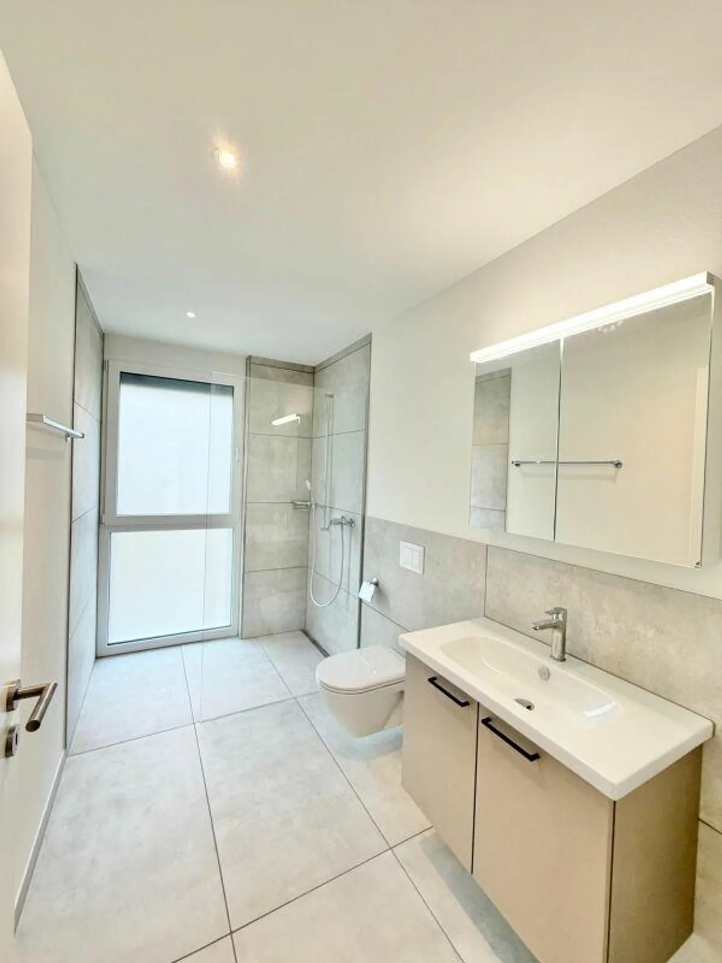 First occupancy exclusive new apartment - Photo 12 of 21