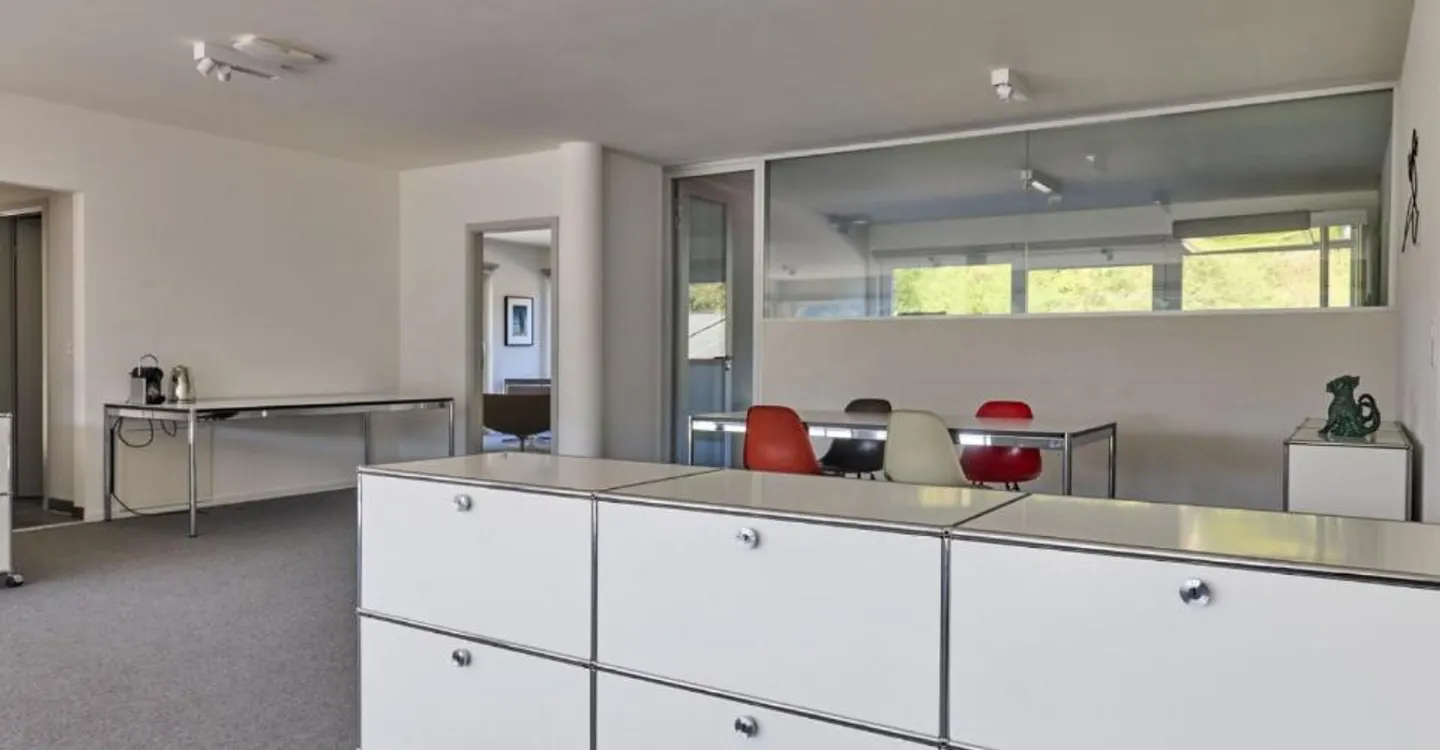 Bureau spacieux avec grande terrasse - Photo 4 sur 7