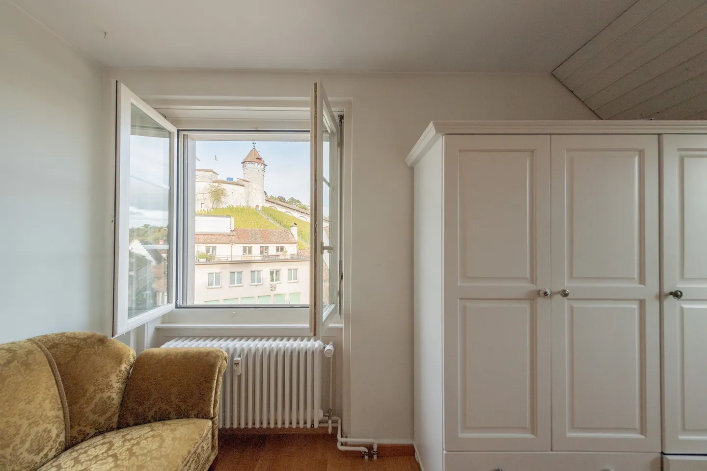 2½ ZI-WOHNUNG IN SCHAFFHAUSEN, MÖBLIERT, TEMPORÄR - Foto 6 von 9