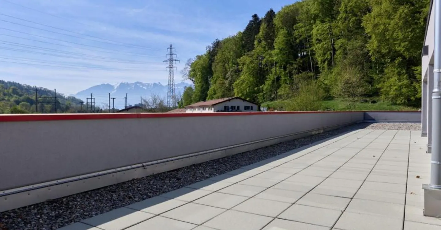Bureau spacieux avec grande terrasse - Photo 6 sur 7