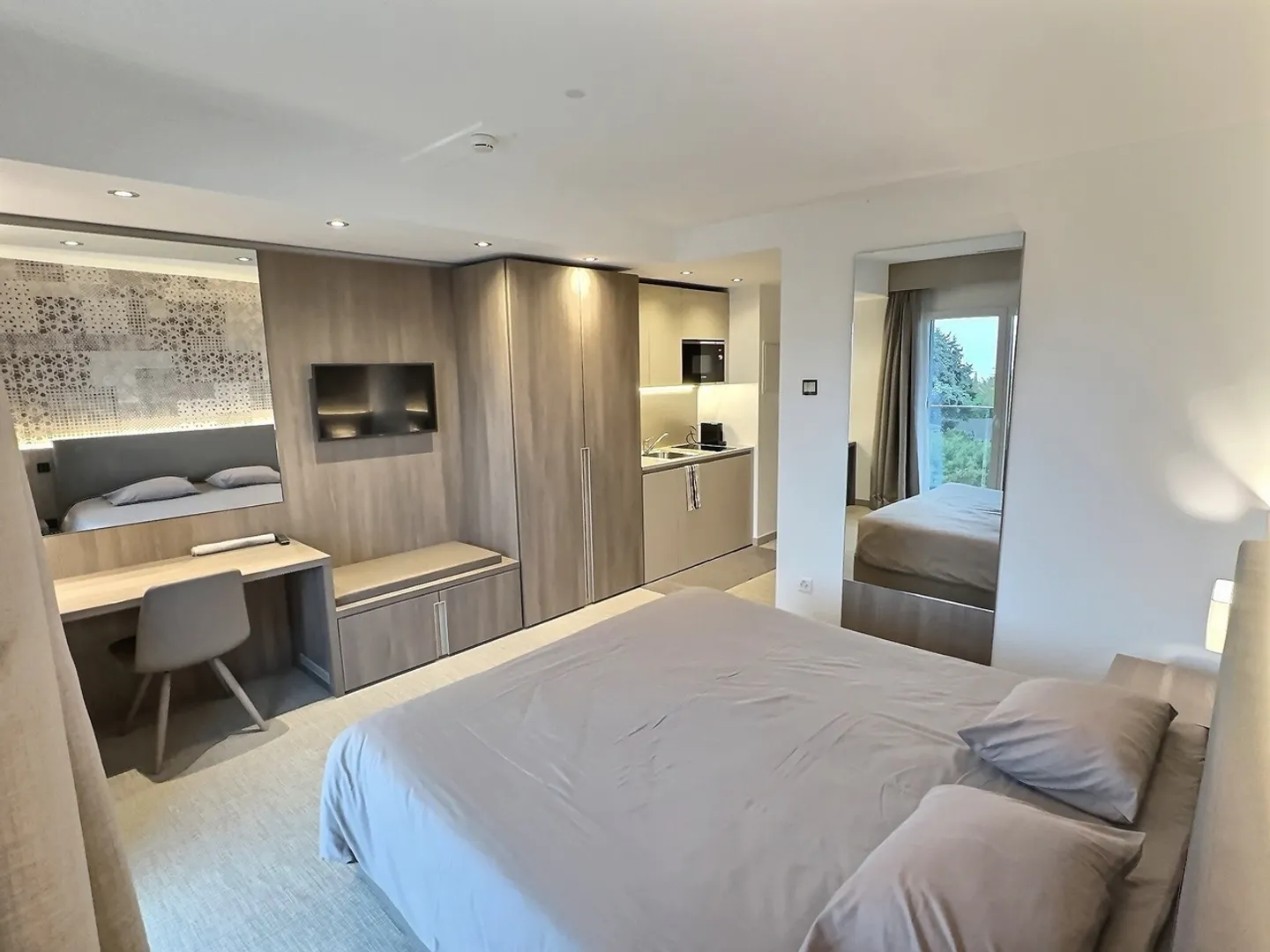 Furnished high-end studios for rent in front of EPFL - Photo 2 of 9