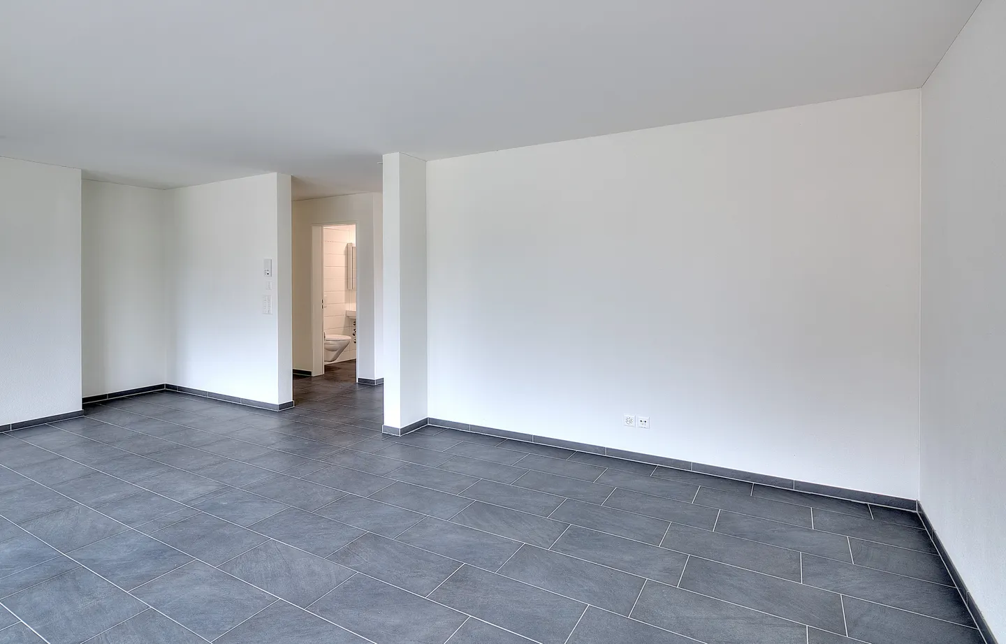 Modernes Apartment mit Balkon - Foto 2 von 7