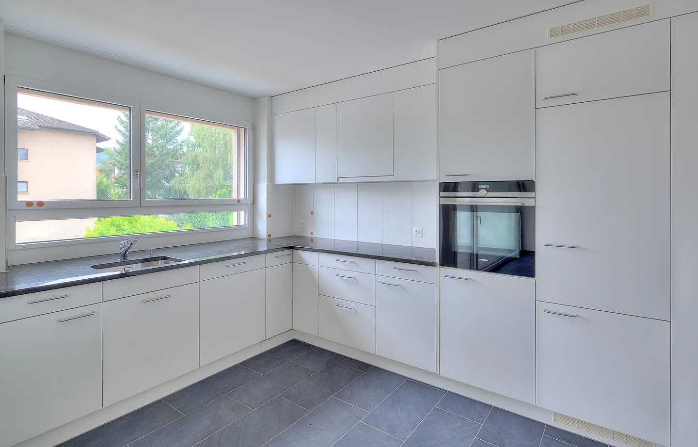 Modernes Apartment mit Balkon - Foto 3 von 7