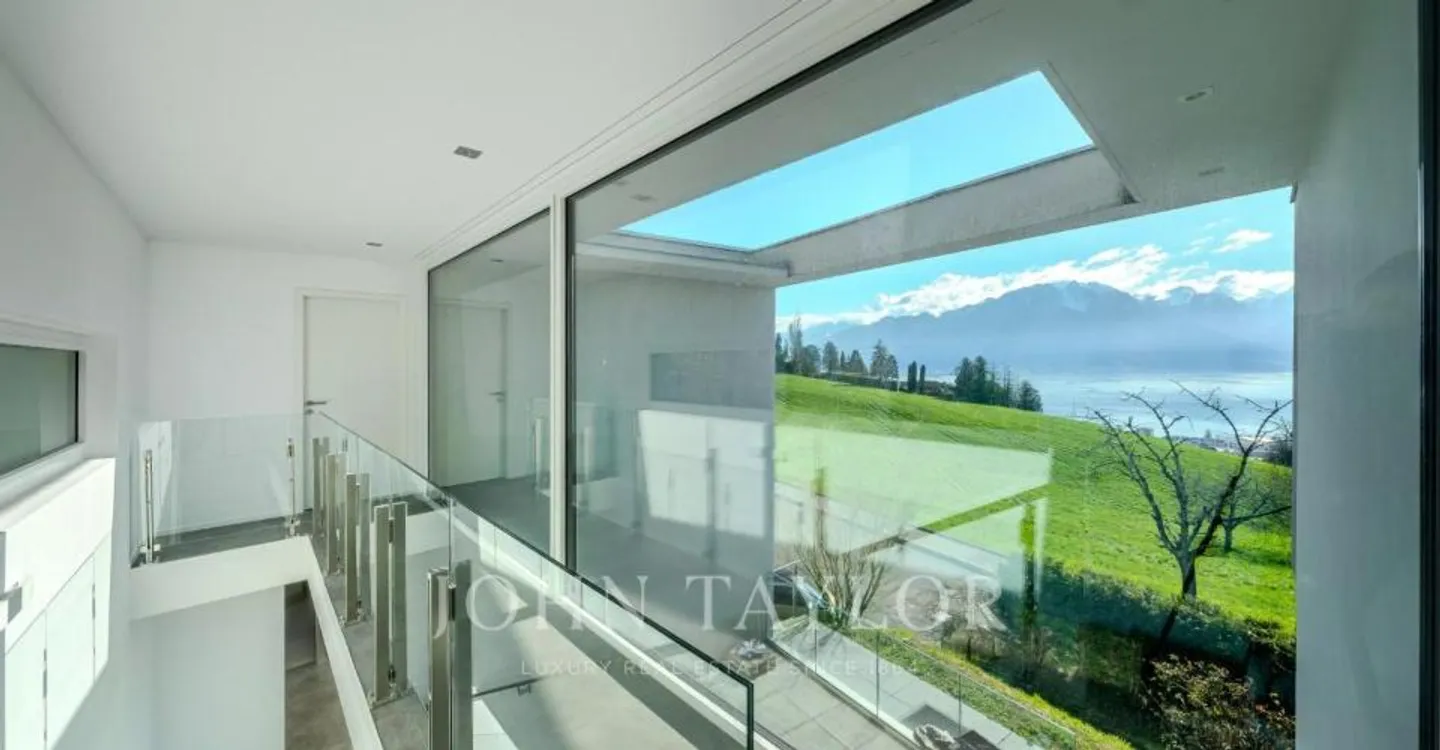 Villa contemporaine avec vue sur le lac - Photo 8 sur 13