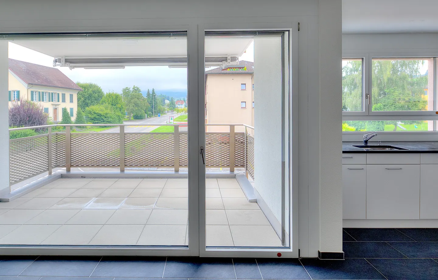 Modernes Apartment mit Balkon - Foto 6 von 7