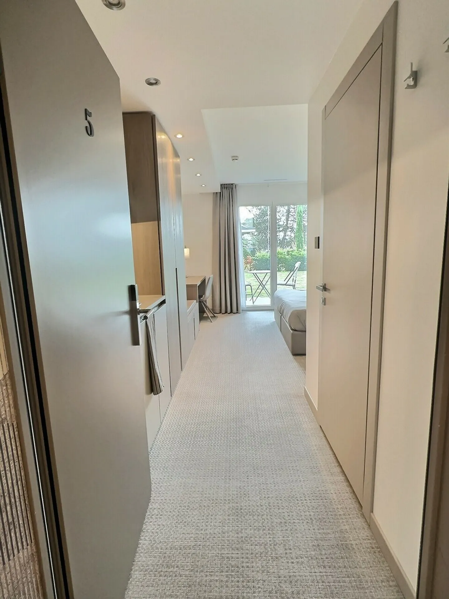 Furnished high-end studios for rent in front of EPFL - Photo 5 of 9