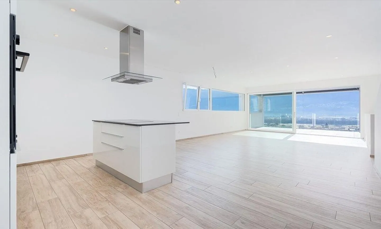 VILLA WITH SWIMMING POOL OF 5.5 ROOMS IN SEMENTINA - Photo 1 of 16