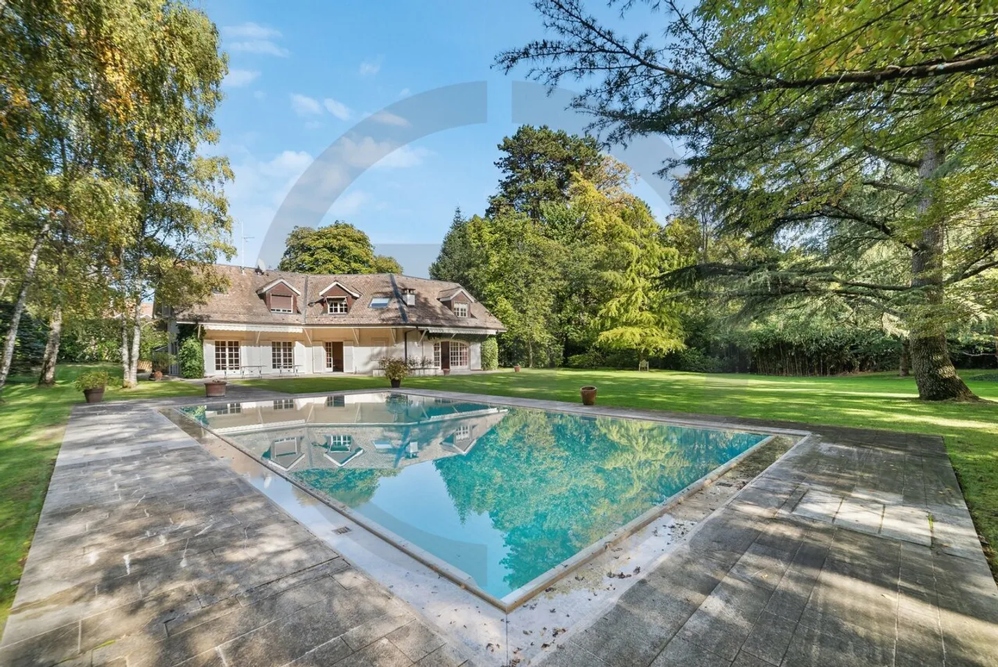 Sublime classic house on the edge of the Golf de Cologny - Photo 1 of 13