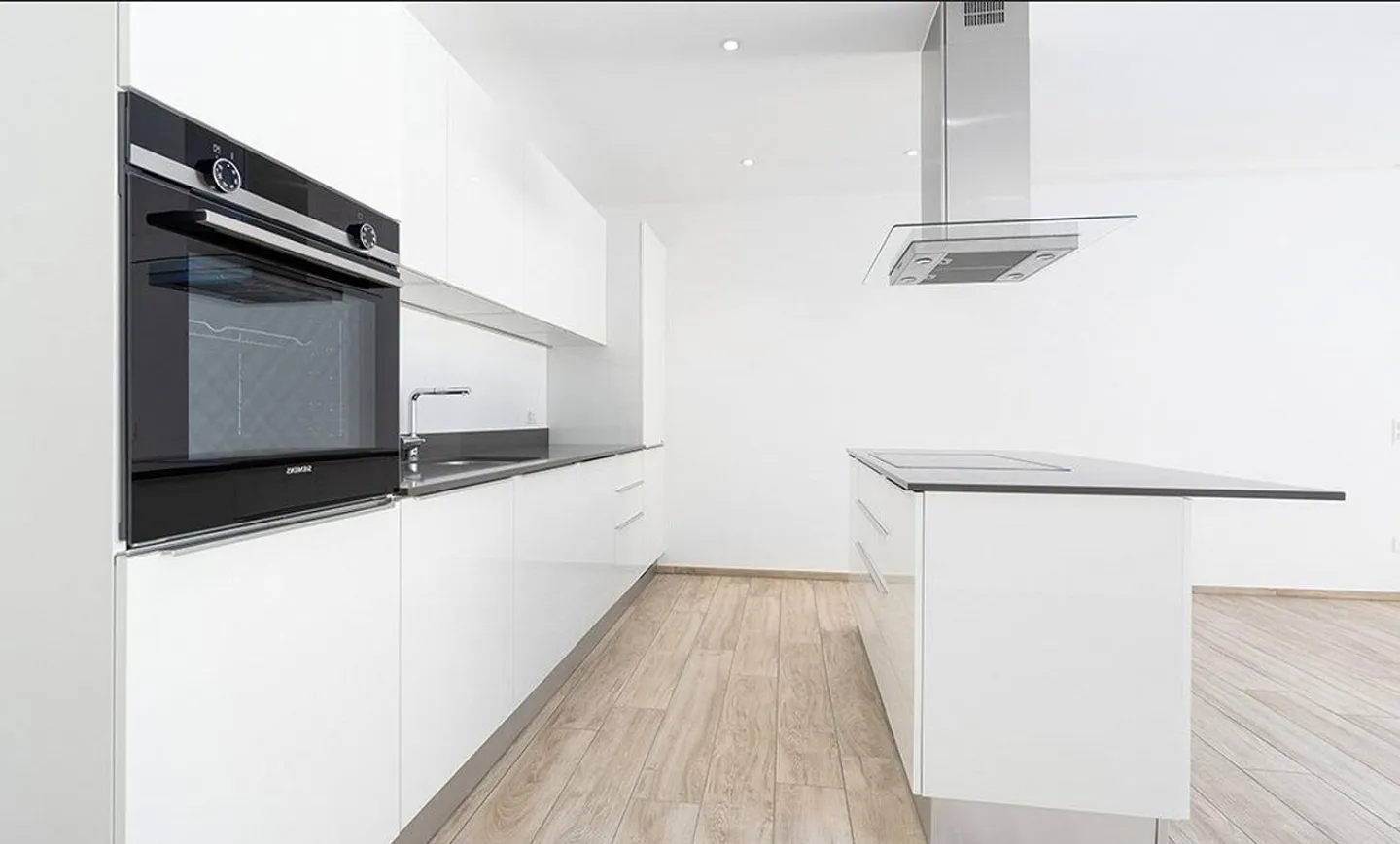 VILLA WITH SWIMMING POOL OF 5.5 ROOMS IN SEMENTINA - Photo 3 of 16