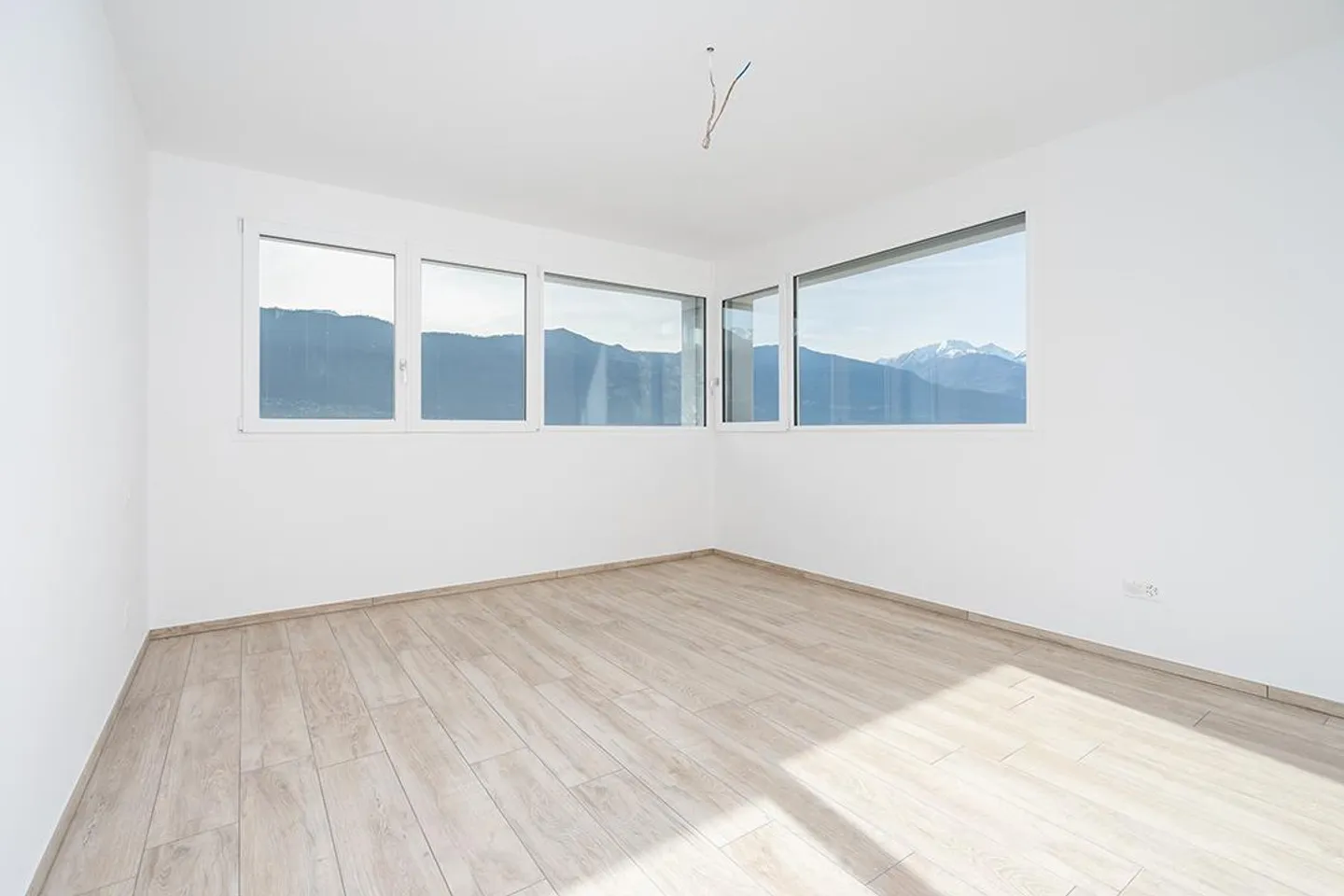 VILLA WITH SWIMMING POOL OF 5.5 ROOMS IN SEMENTINA - Photo 8 of 16