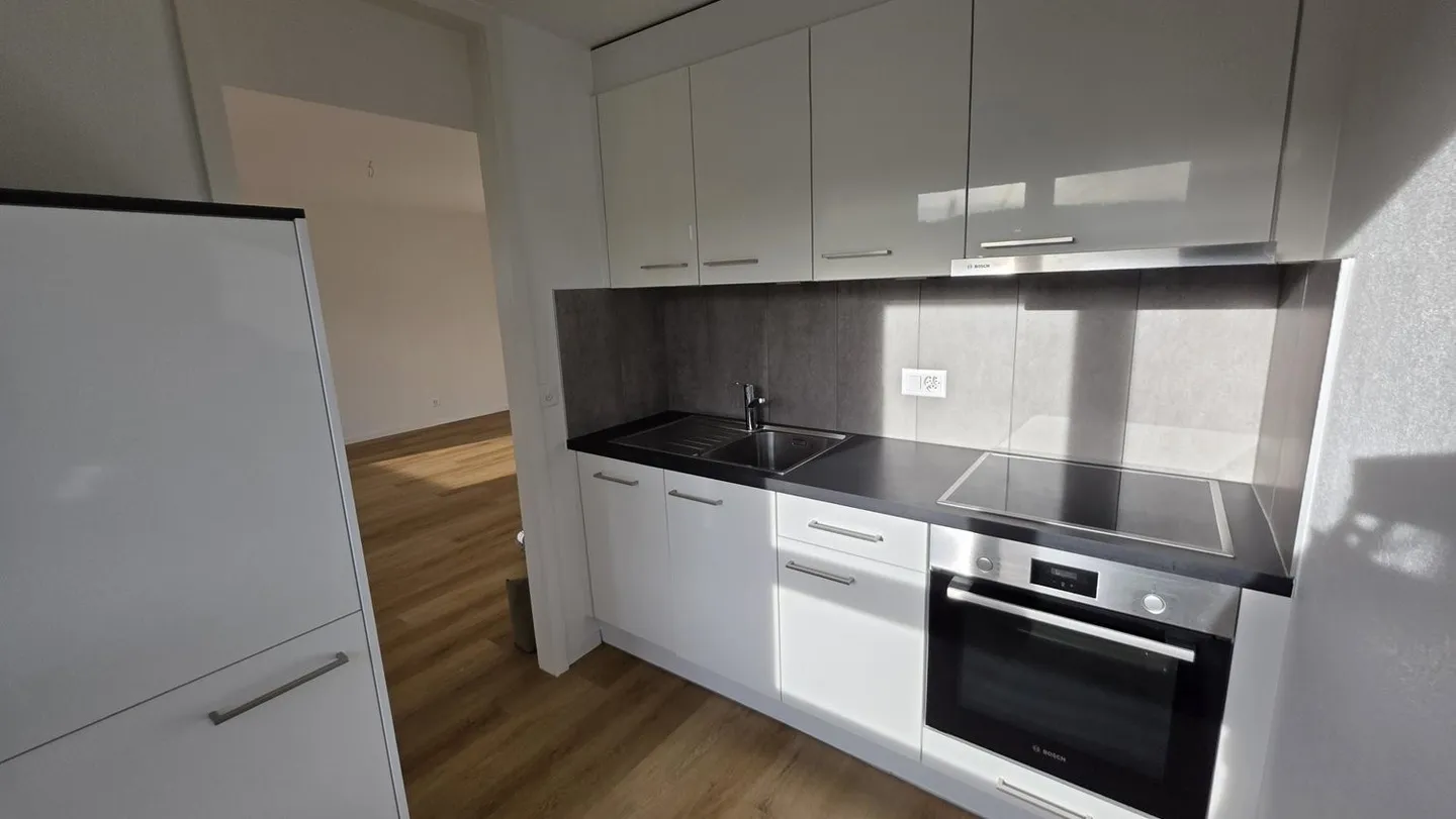 JOLI 2 PIECES AUX ARÊTES - Photo 1 sur 6