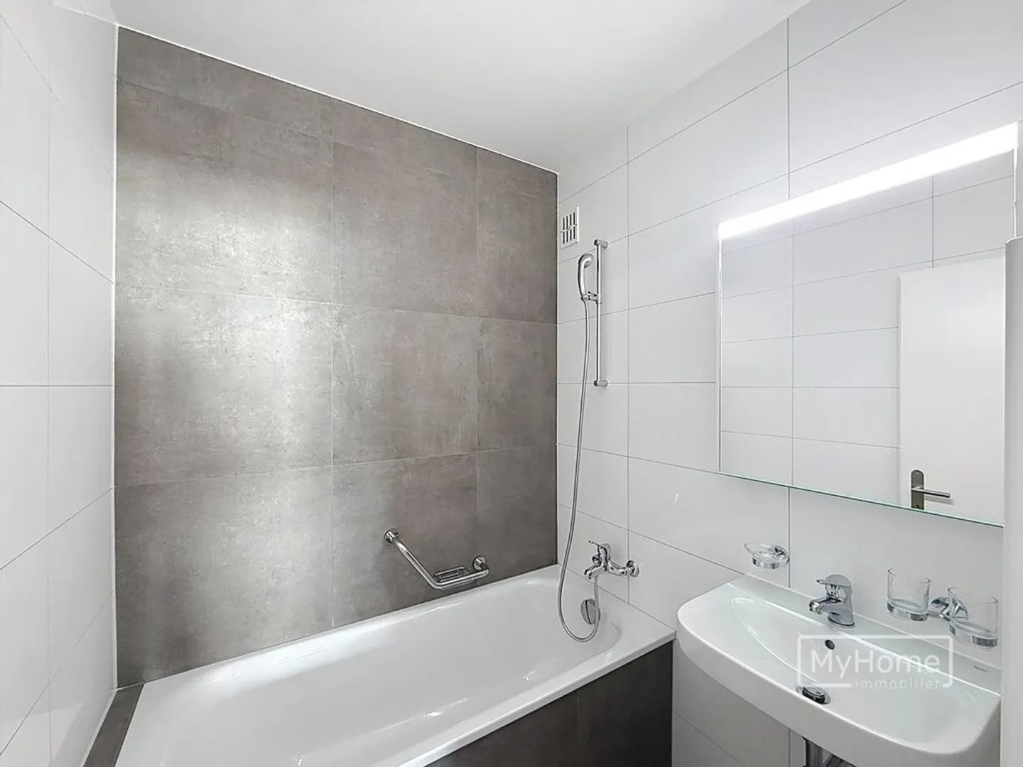 Appartement avec 3 chambres entièrement rénové au 2ème étage ! - Photo 6 sur 8