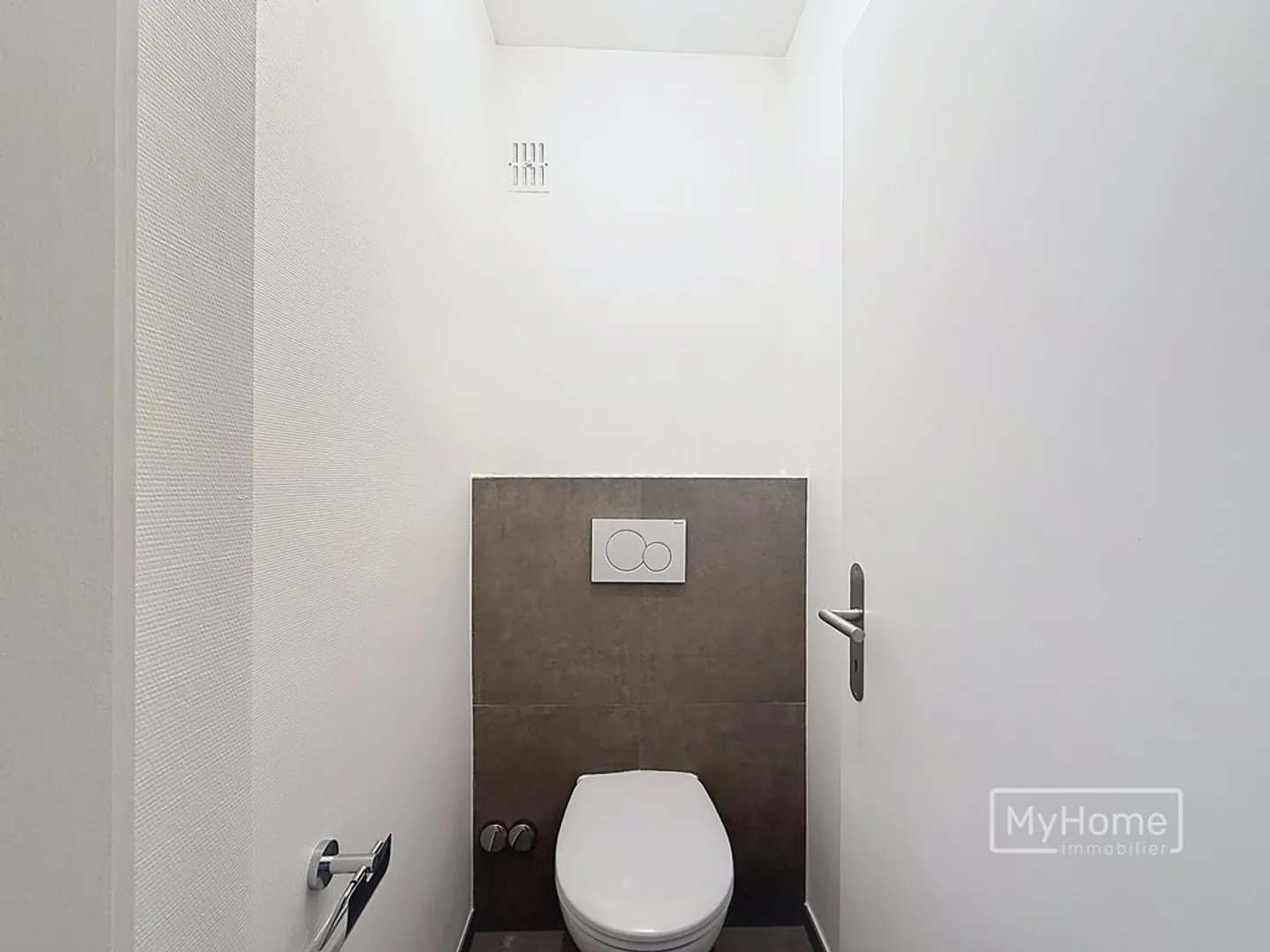 Appartement avec 3 chambres entièrement rénové au 2ème étage ! - Photo 7 sur 8